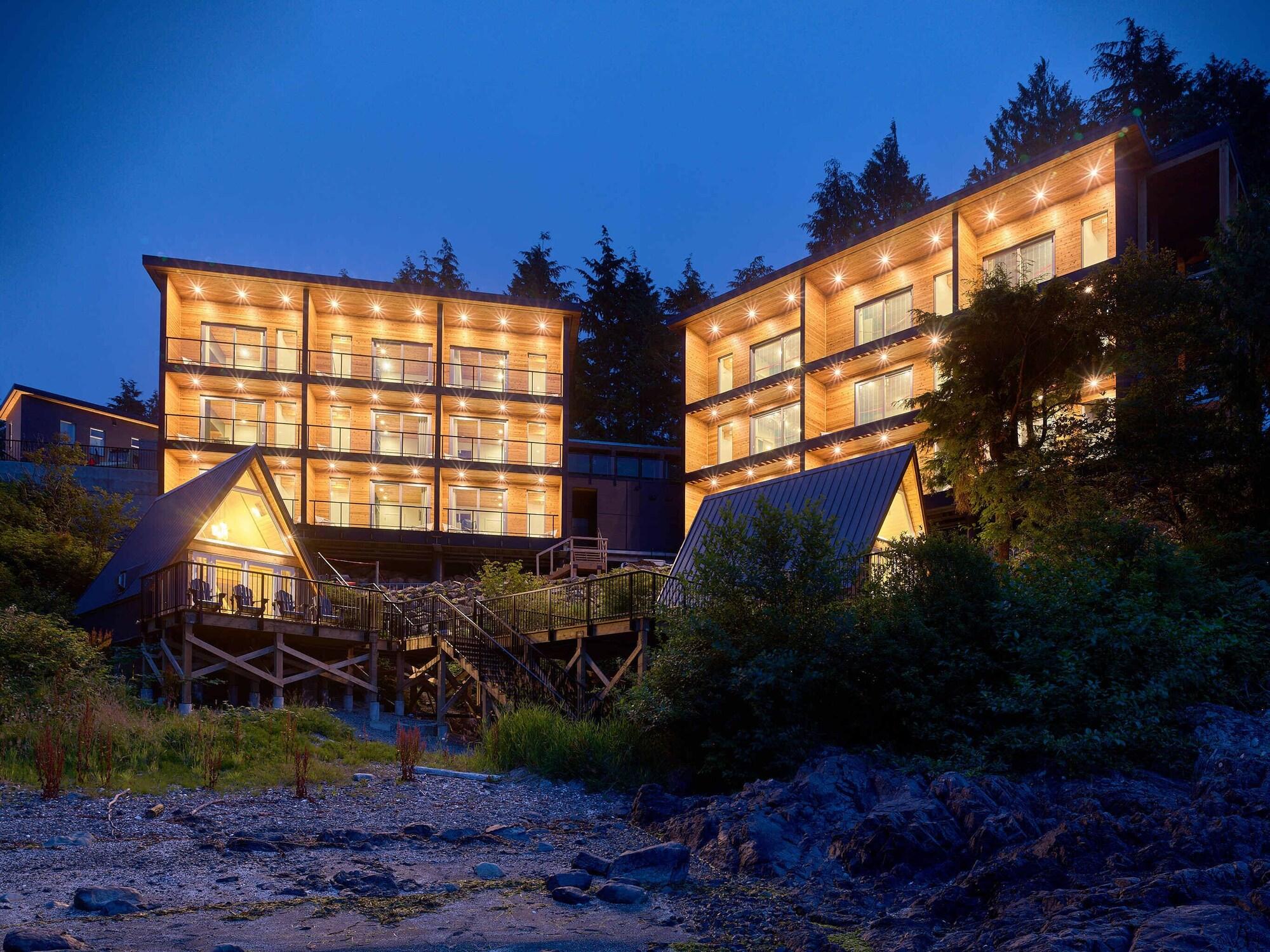 Varios Duffin Cove Oceanfront Lodging