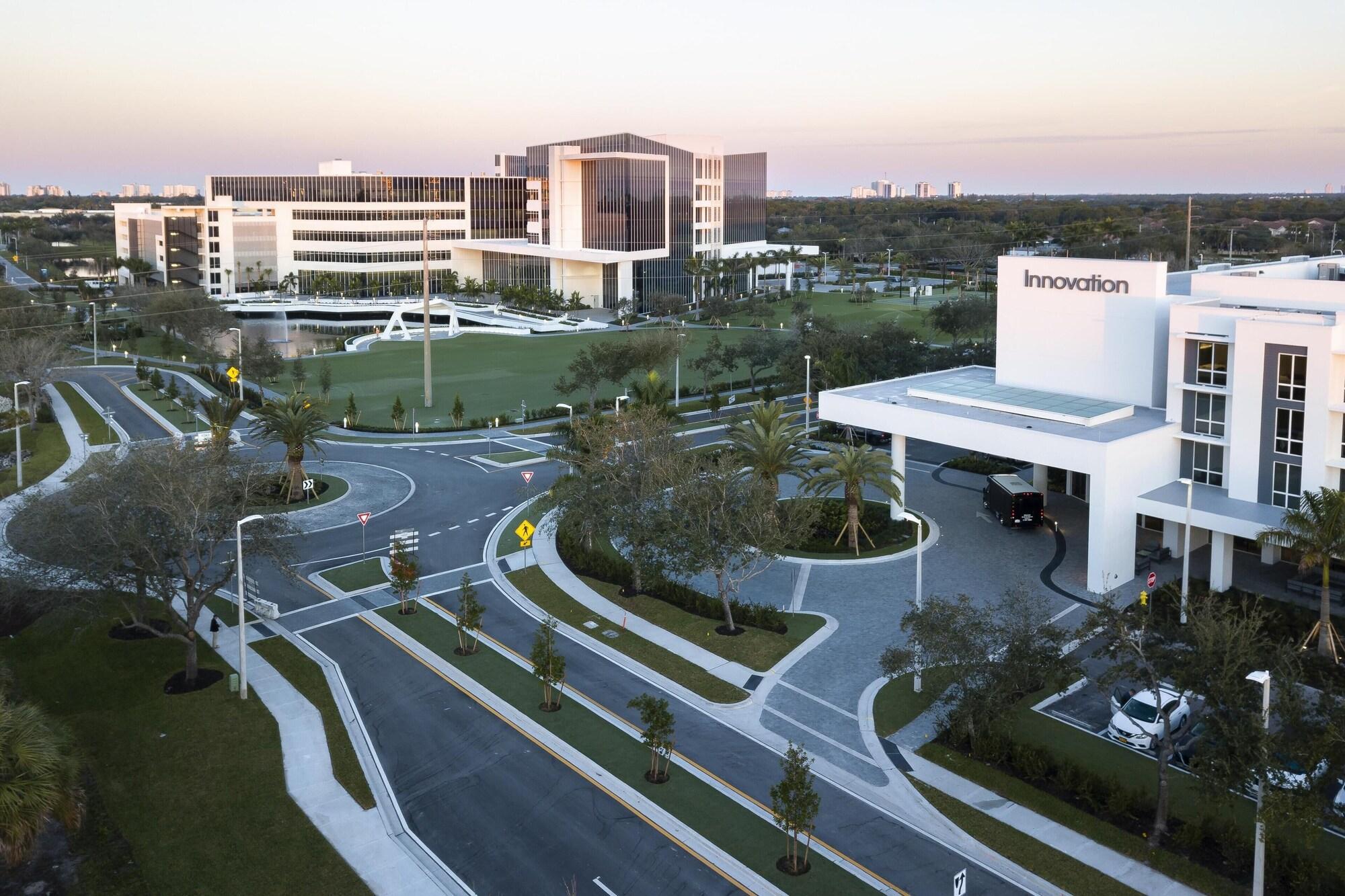 Vista Exterior Innovation Hotel