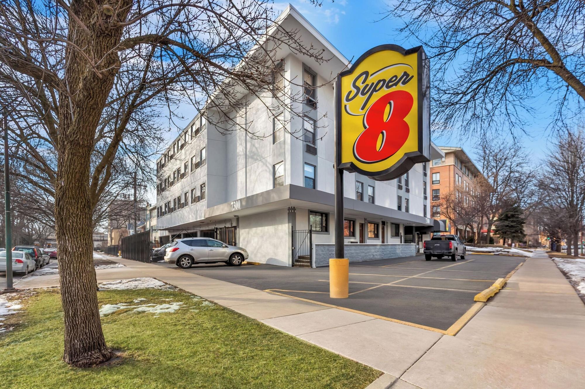 Varios Super 8 by Wyndham Chicago IL