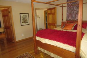 Alquiler Vacacional - Beautiful, Cedar Lakeside Cabin with Private Dock