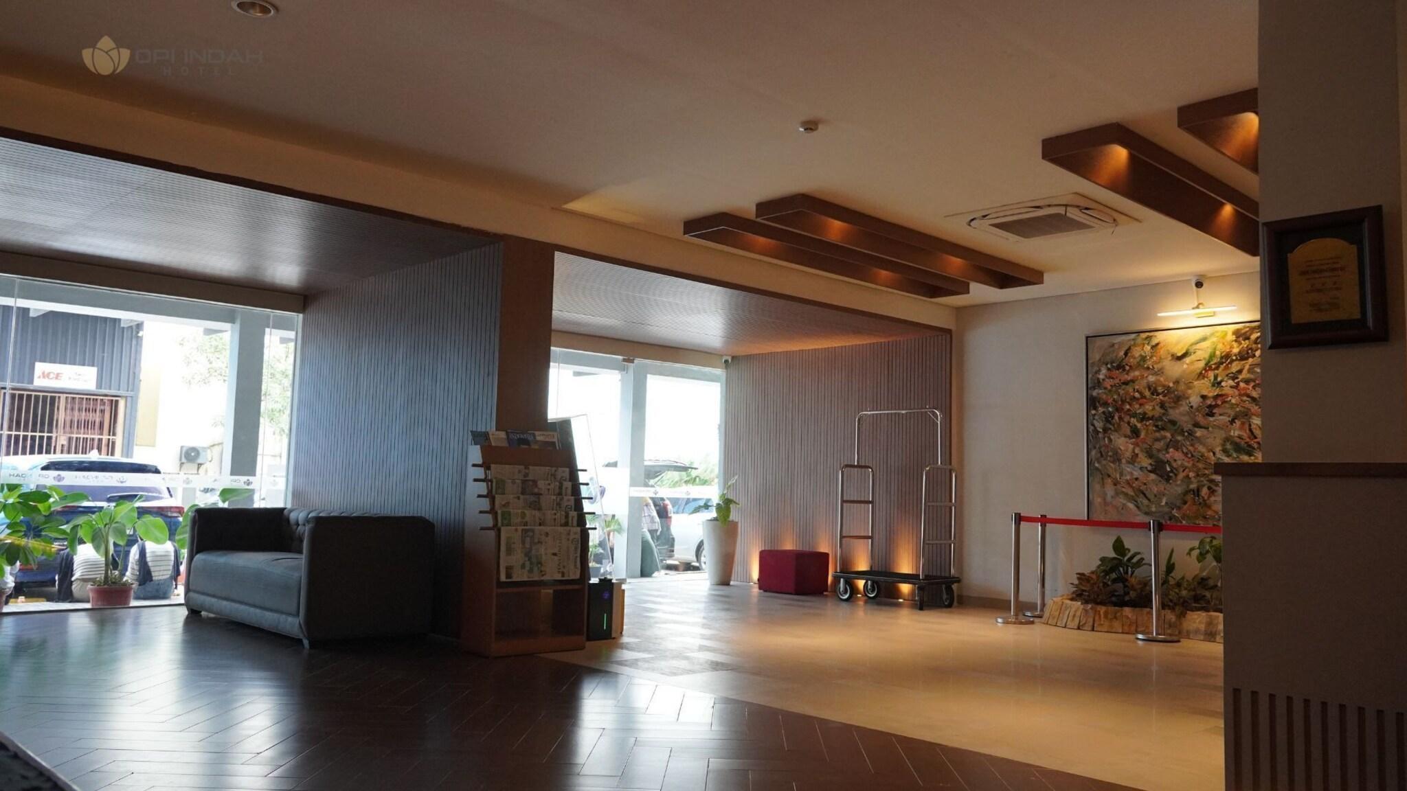 Vista Lobby Opi Indah Hotel