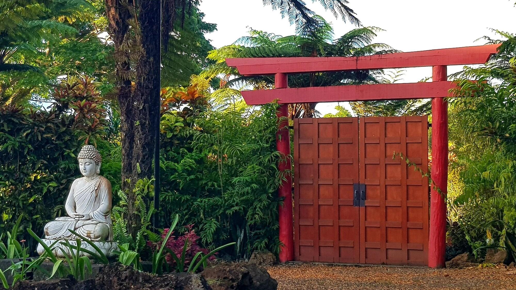 Vista Exterior Sacred Garden Fiji