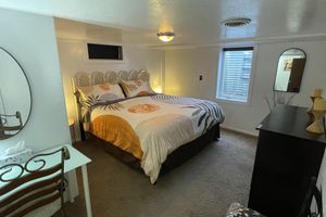 Alquiler Vacacional - RARE FIND! 4BR, 2BA Home W/Deck/Grill/Fireplaces. Pet Friendly w/ fenced in BY