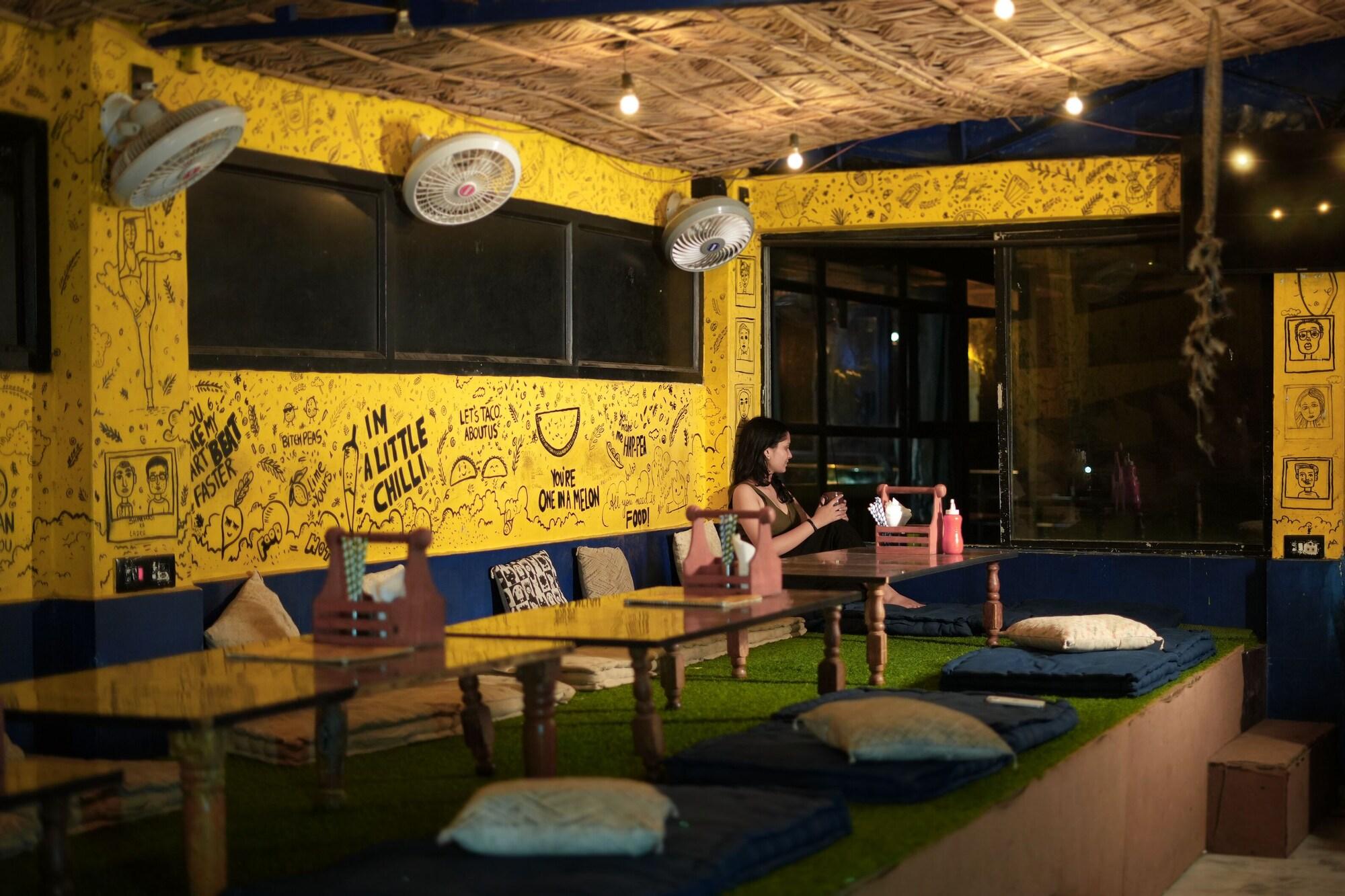Vista Exterior Shalom Backpackers Rishikesh