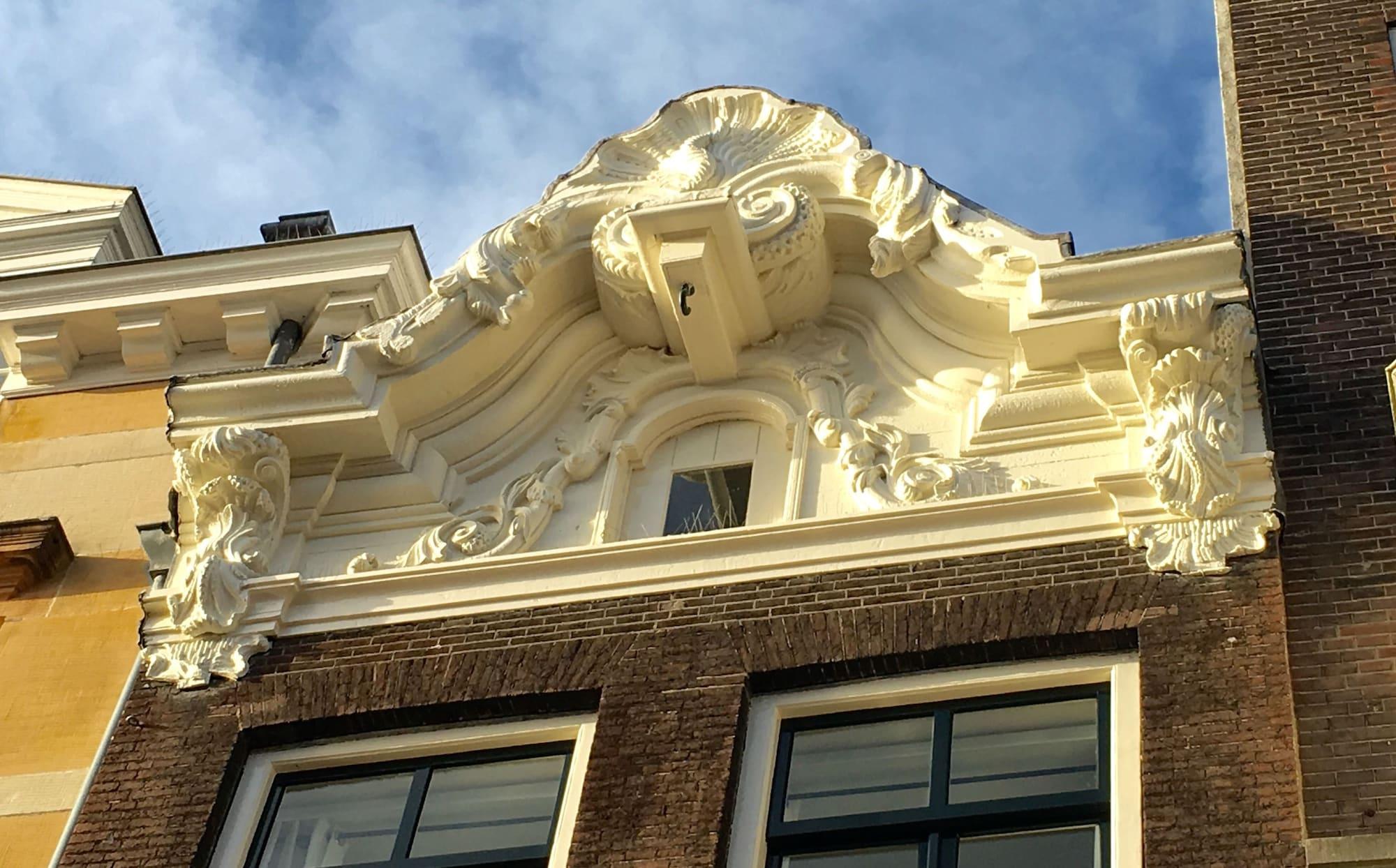 Varios Herengracht Canal Apartment