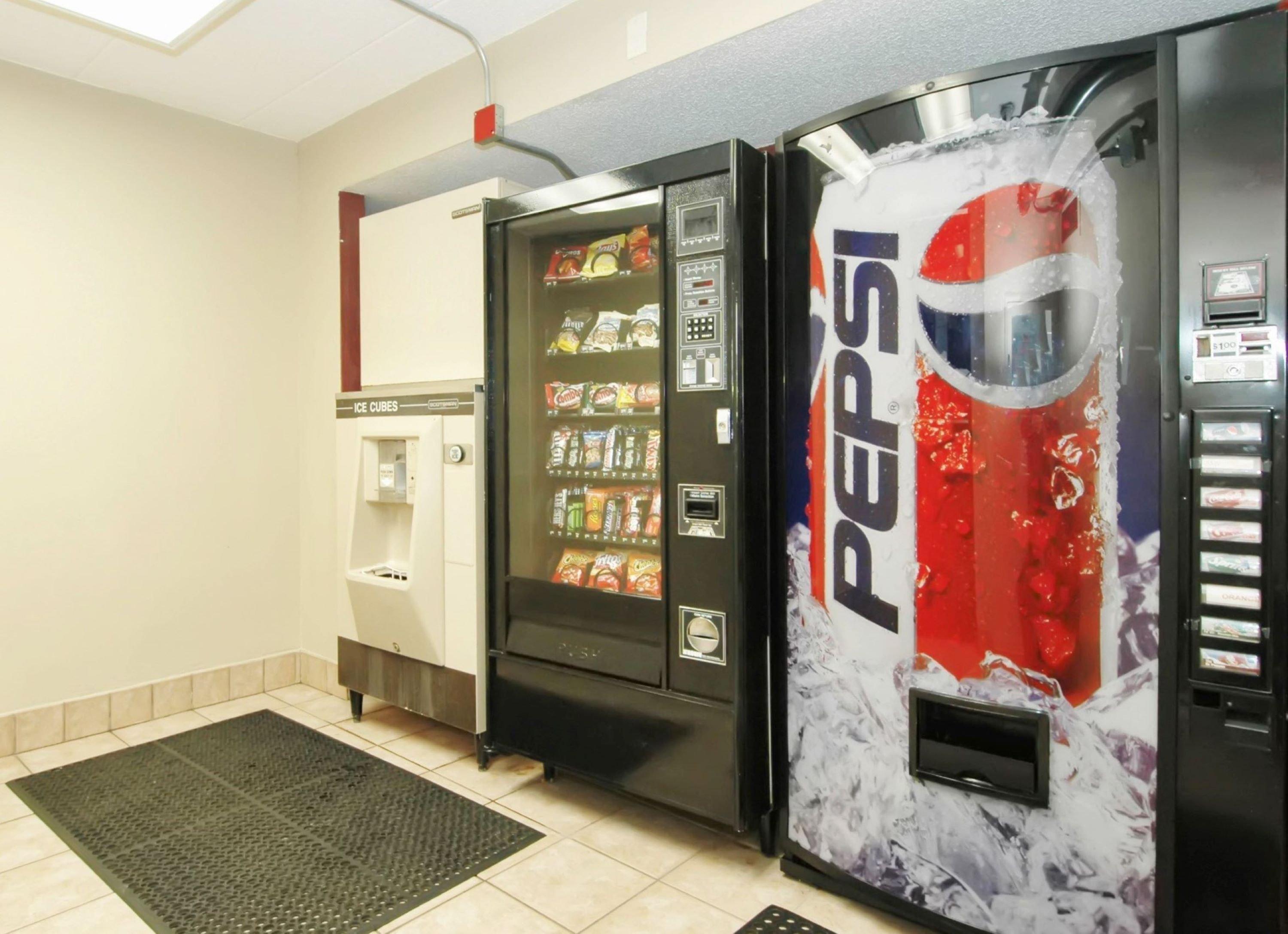 Comodidades del Alojamiento Red Roof Inn Utica