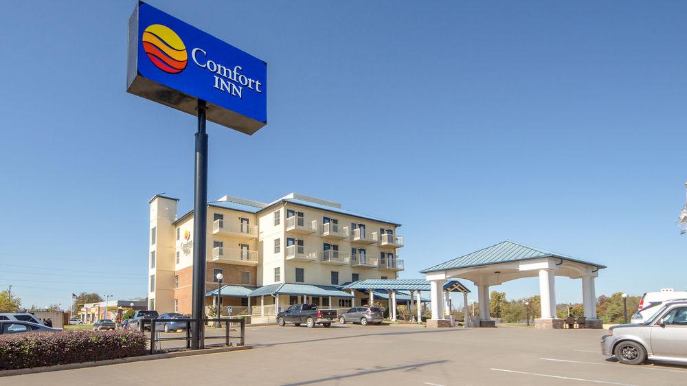 Vista Exterior Quality Inn Tulsa - Downtown West