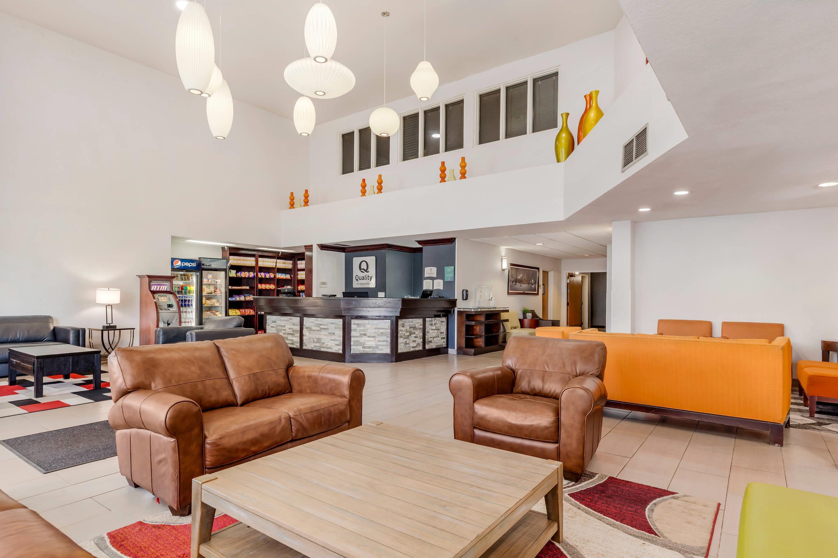 Vista Lobby Quality Inn & Suites Denver Airport - Gateway Park