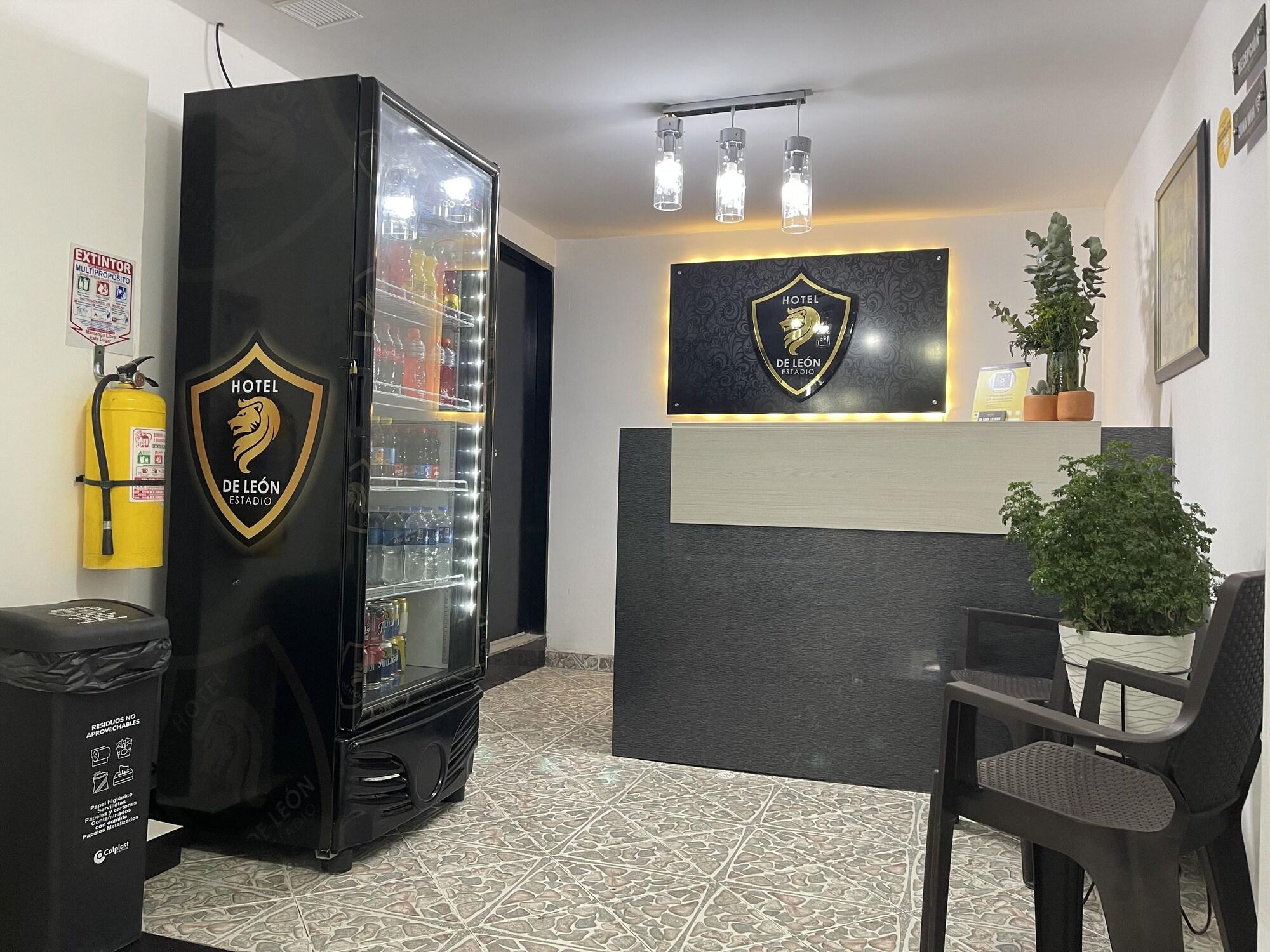 Vista Lobby Hotel De León Estadio
