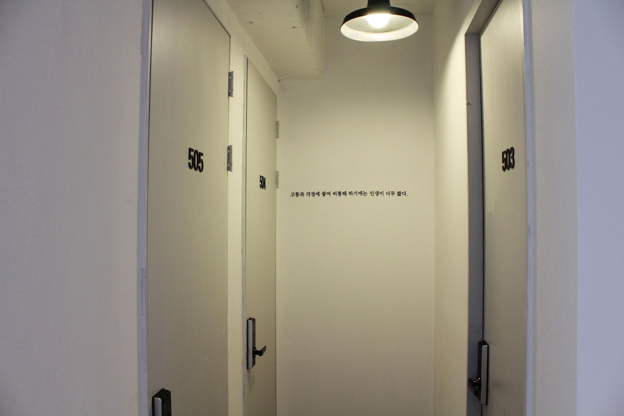 Varios Orange Guest house - Hostel
