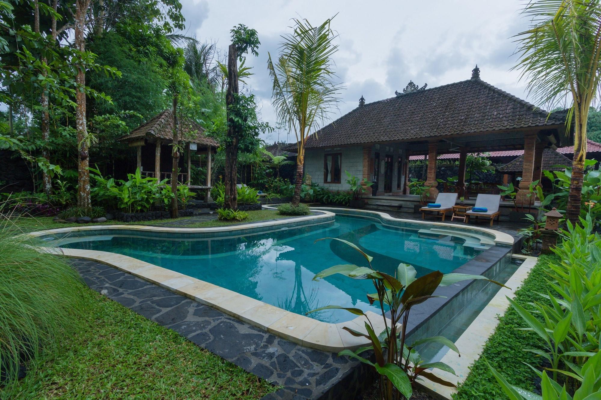 Varios Jero Sebali Villa
