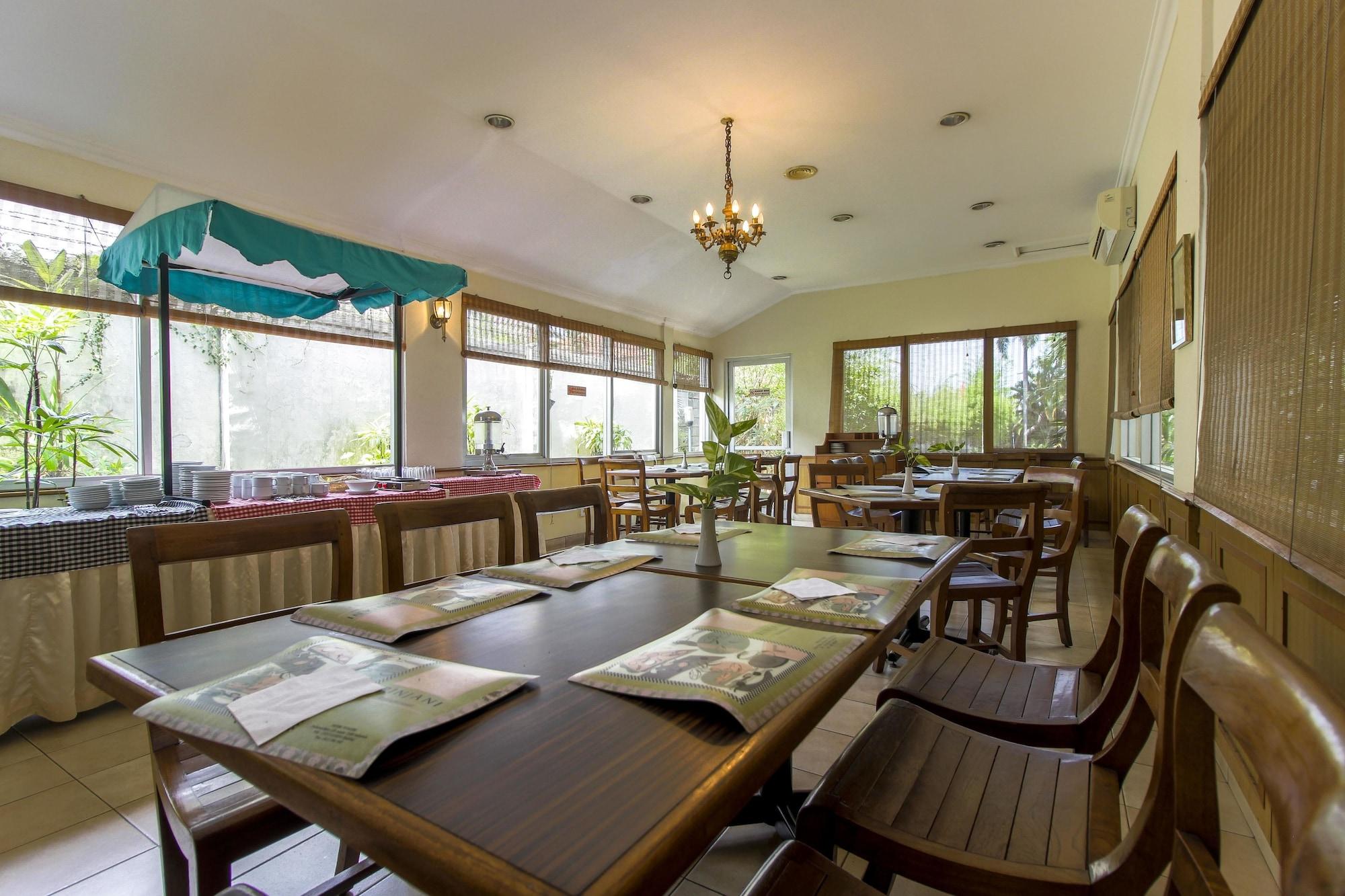 Restaurant RedDoorz Plus near GBK Senayan