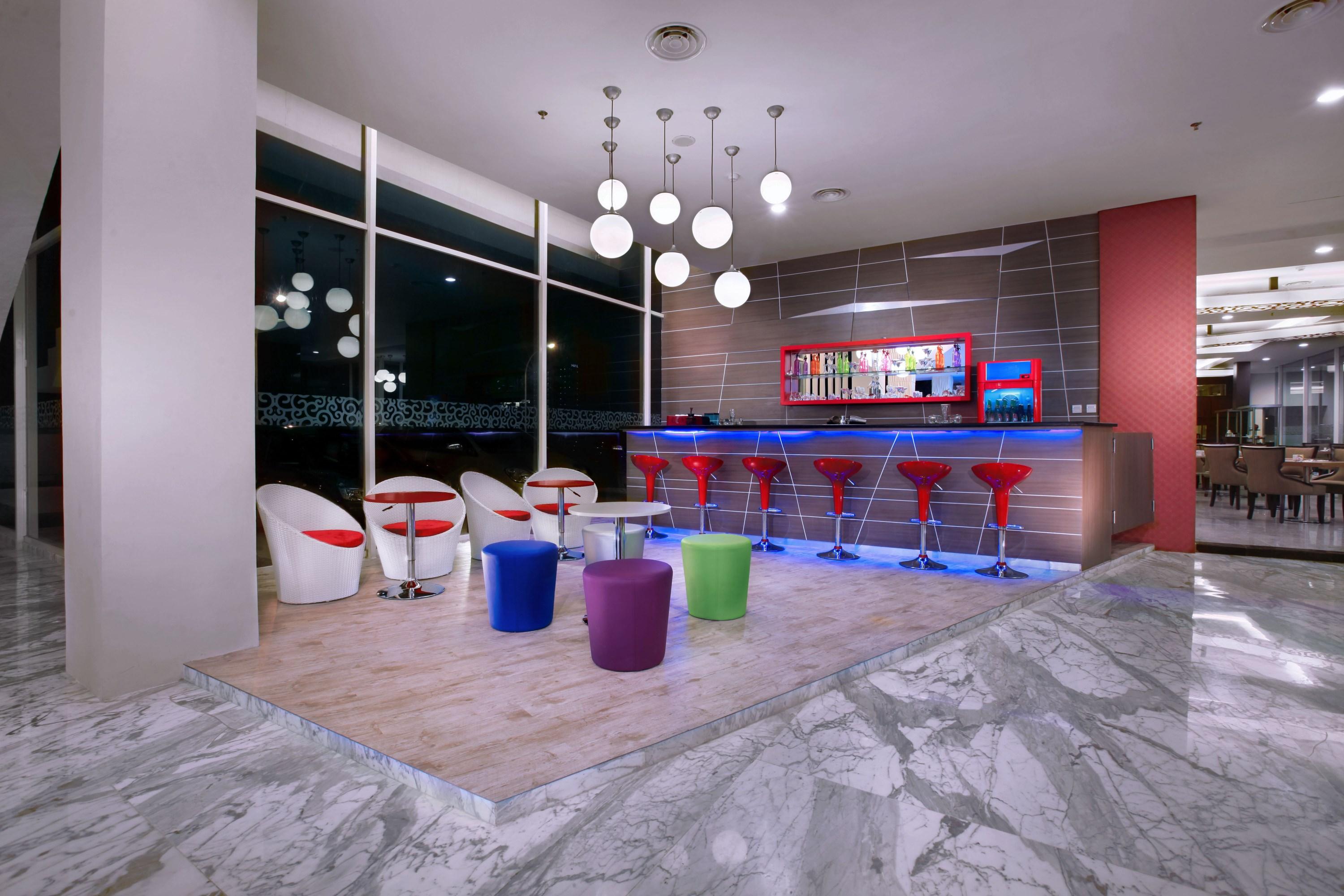 Bar/Salón ASTON Lampung City Hotel