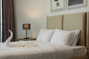 Alquiler Vacacional - “Burj Khalifa & Canal View | 1BR Apartment in Business Bay | 3 Balconies”