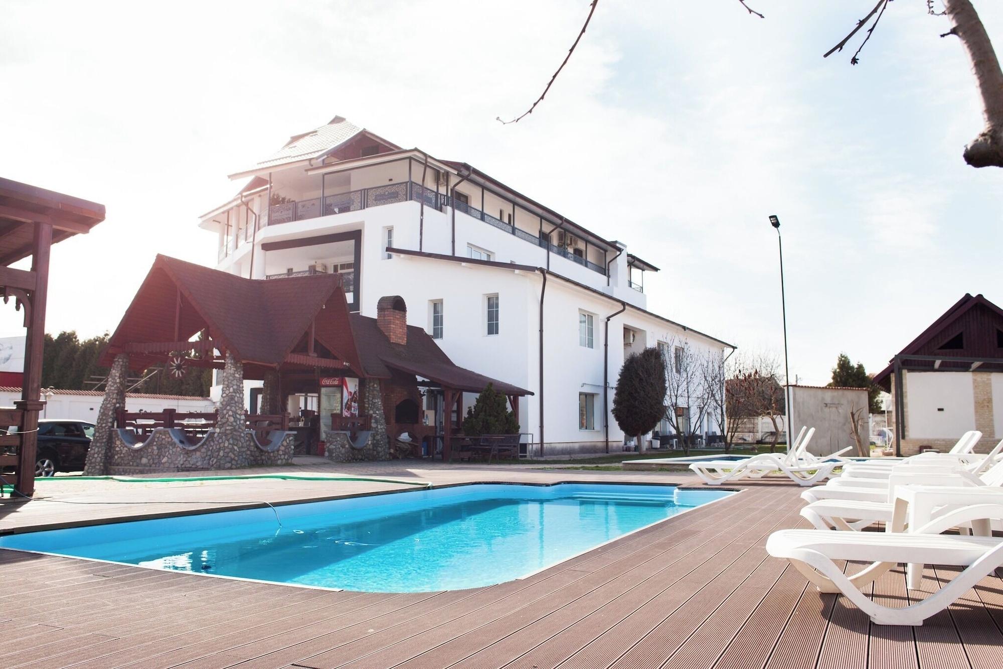 Vista Exterior Denta Hotel