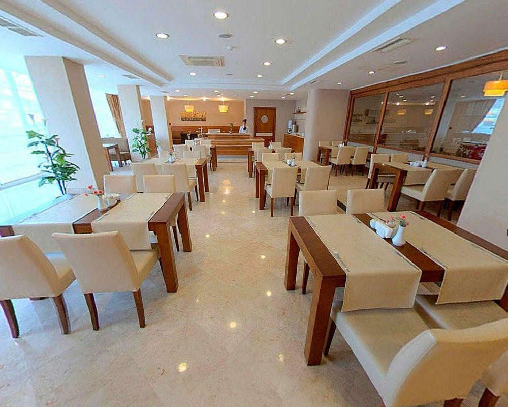 Restaurant MOM Hotel