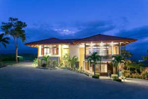 Alquiler Vacacional - Ultra Luxury with Panoramic Views, Private Infinity pool and natures paradise