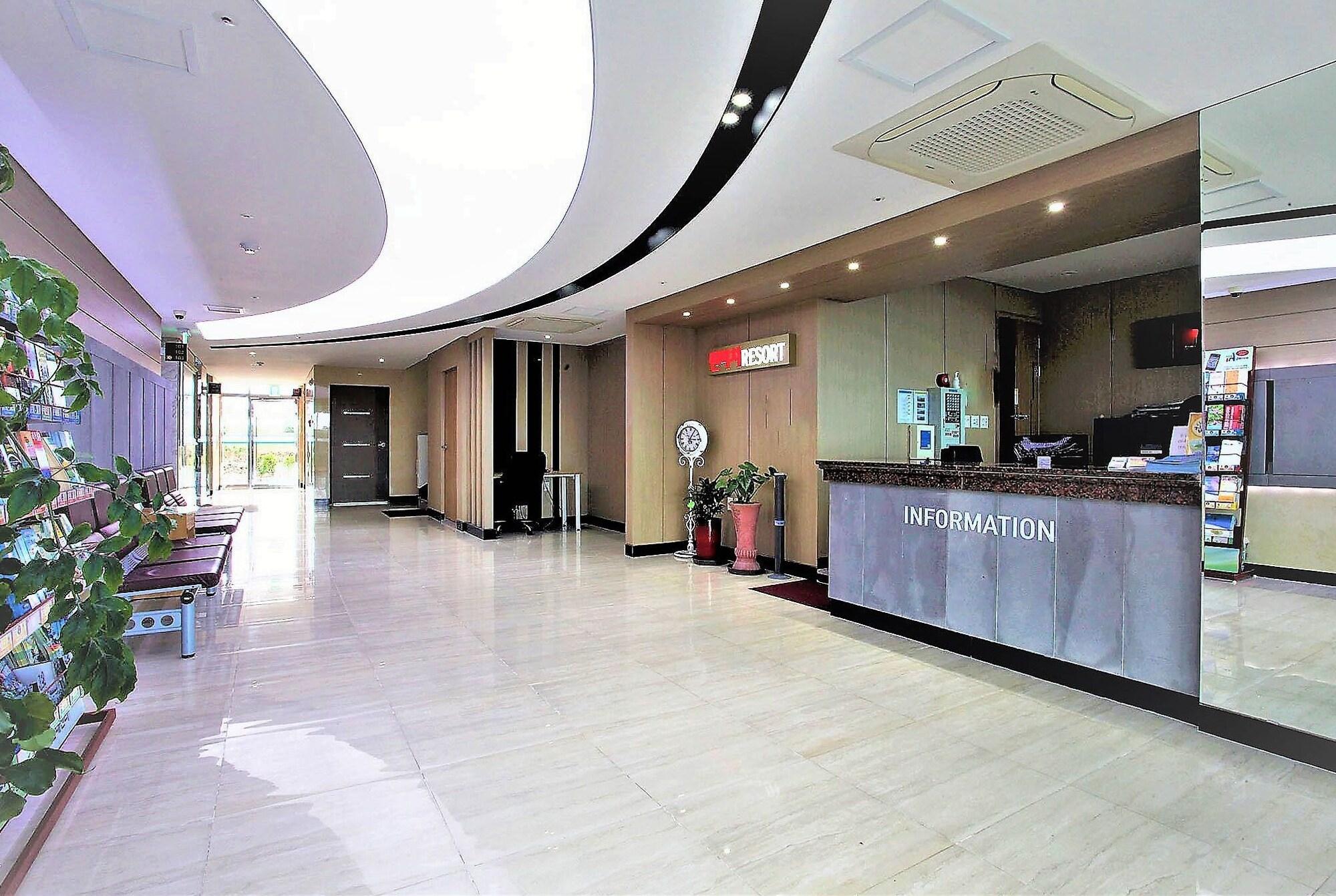 Vista Lobby Sunbeach Resort