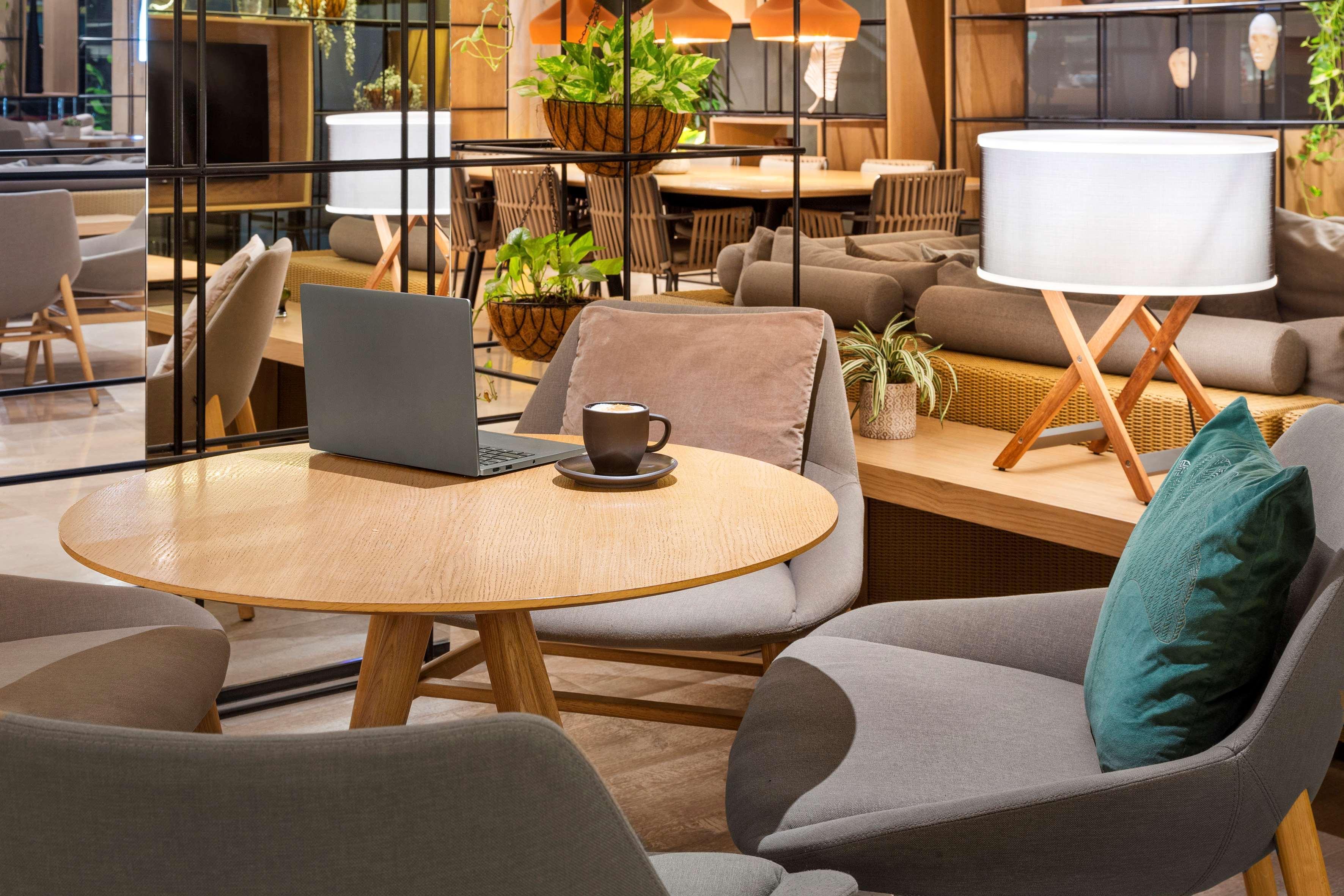 Vista Lobby Melia Sevilla