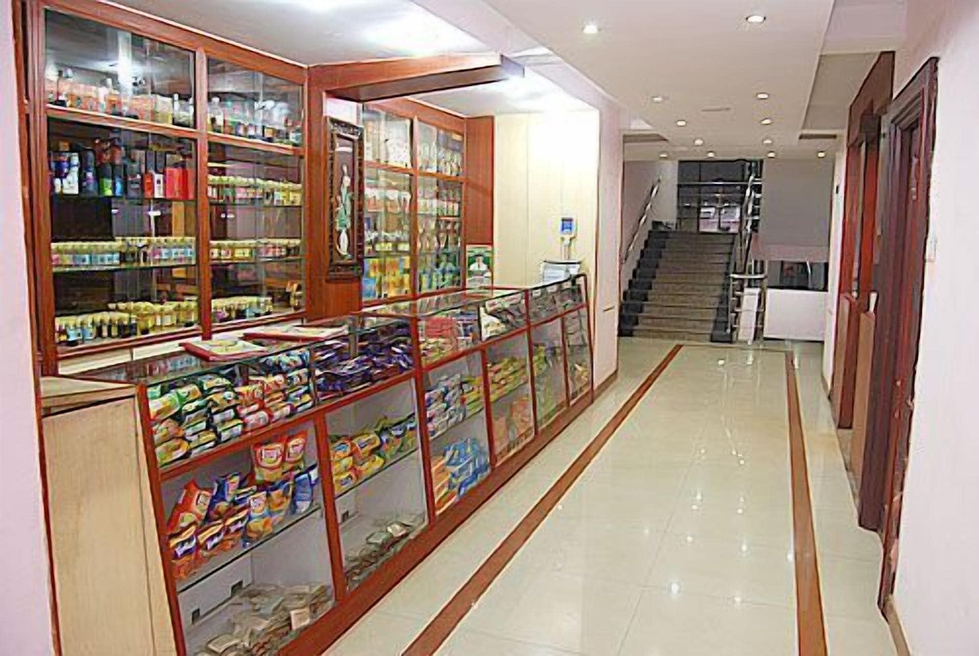 Bar/Salón Ponmari Residency