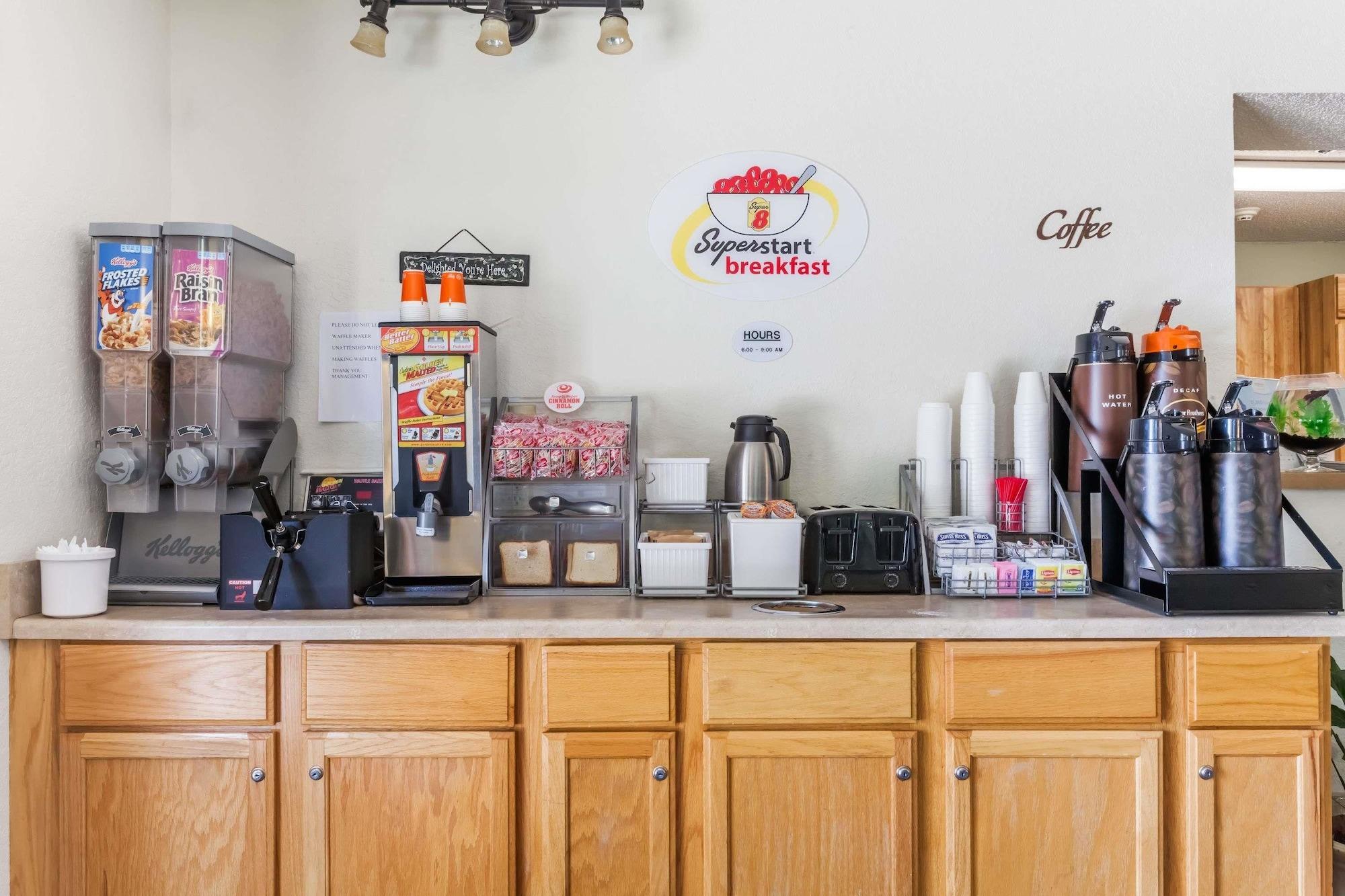 Restaurant Super 8 by Wyndham Norwich