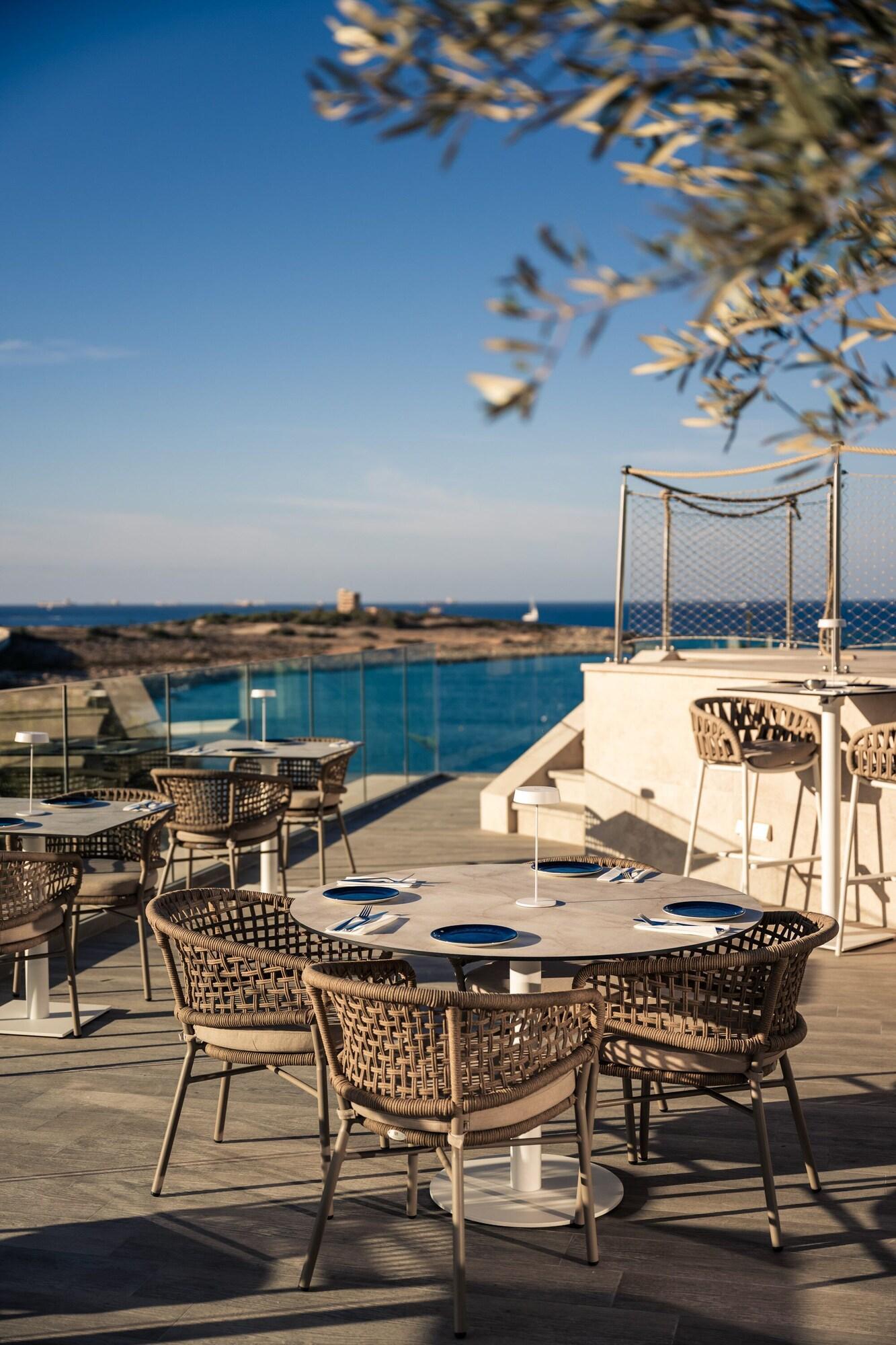Varios Xvi Suites