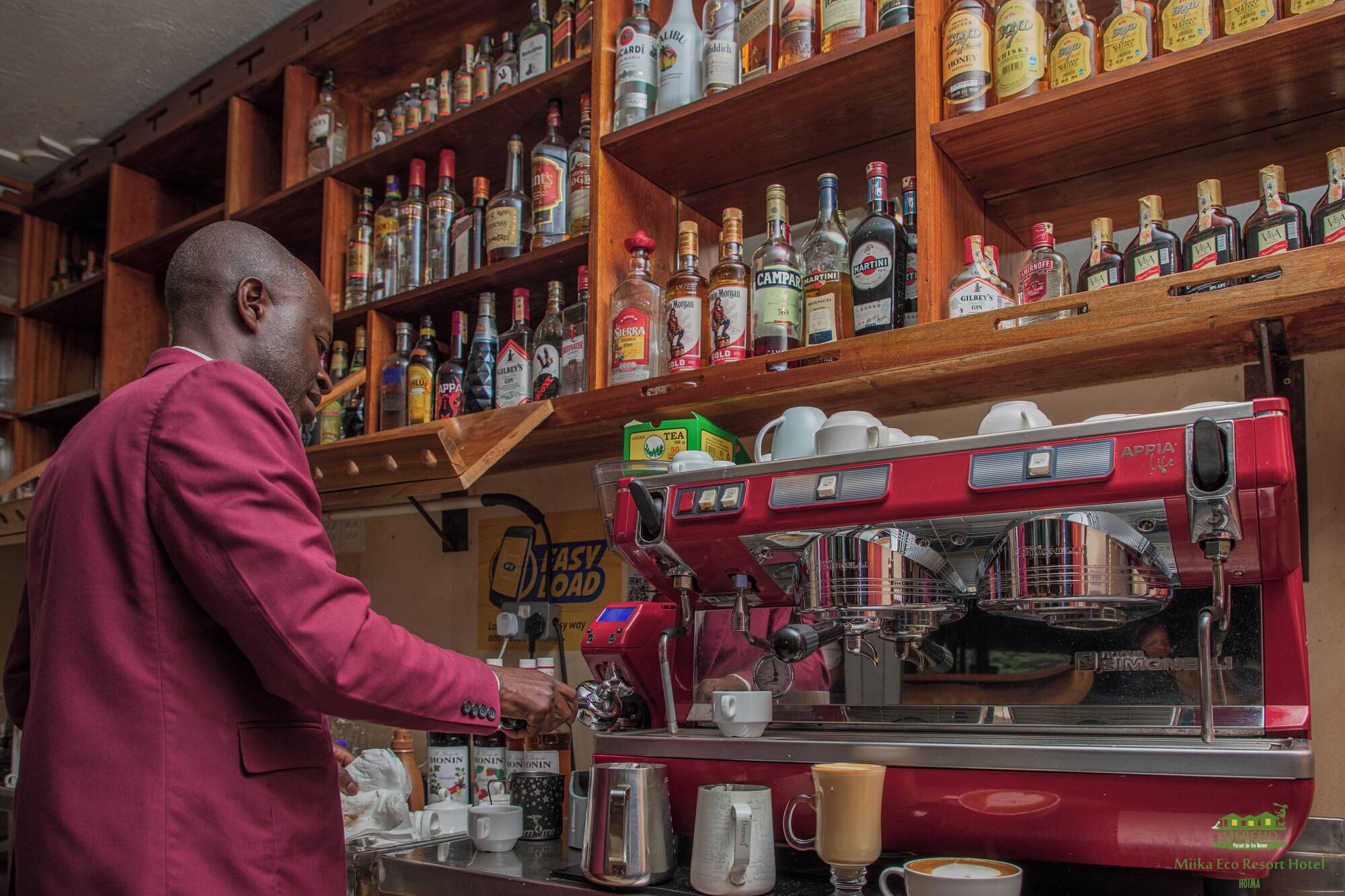 Bar/Salón Miika Eco Resort Hotel