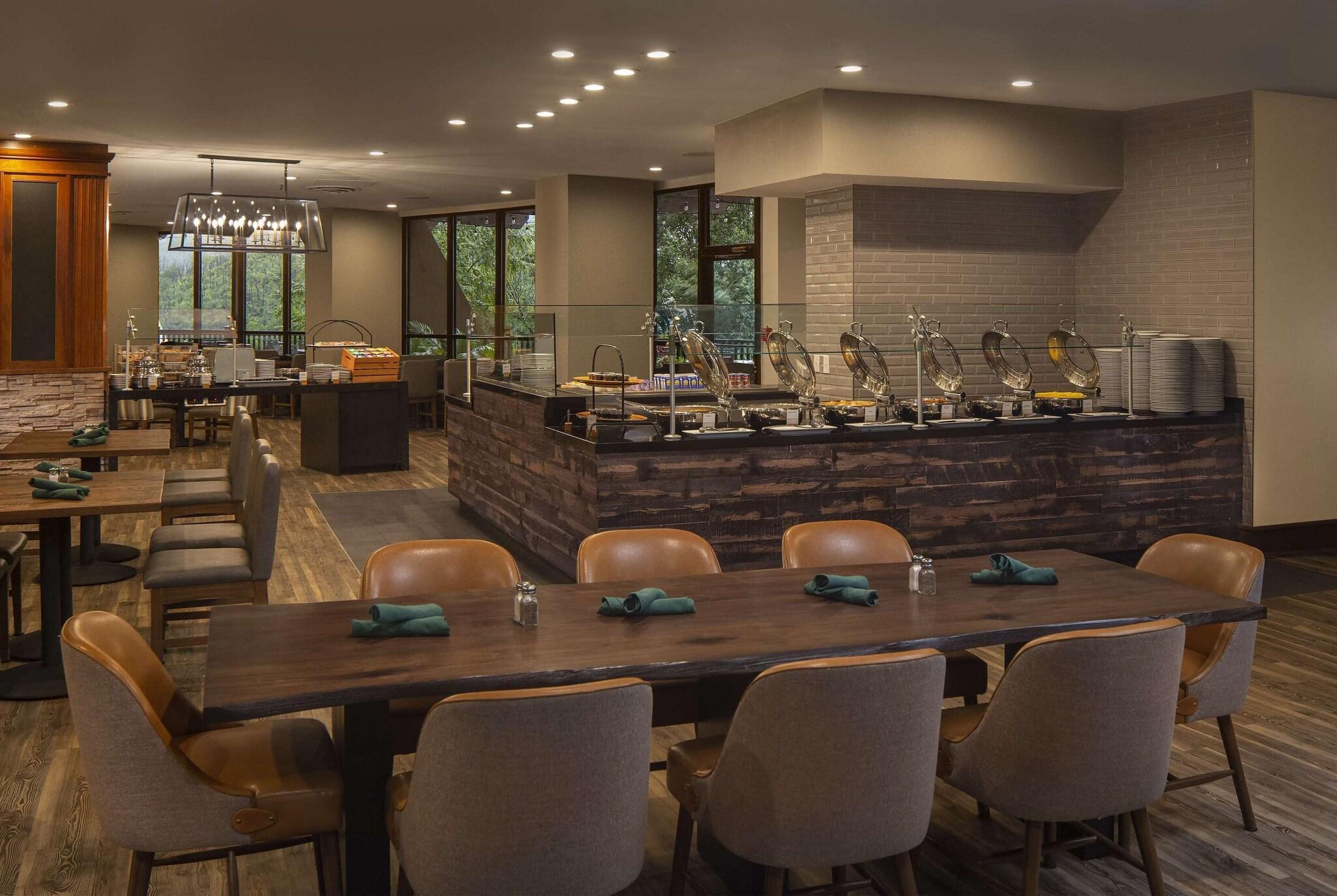 Restaurant The Park Vista - a DoubleTree by Hilton Hotel - Gatlinburg