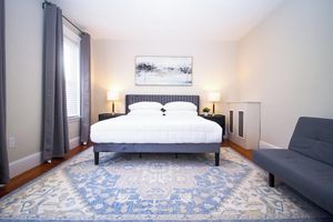 Alquiler Vacacional - New-Large 2Story mins from Train DowntownConvention BeachFenway FreePrkg