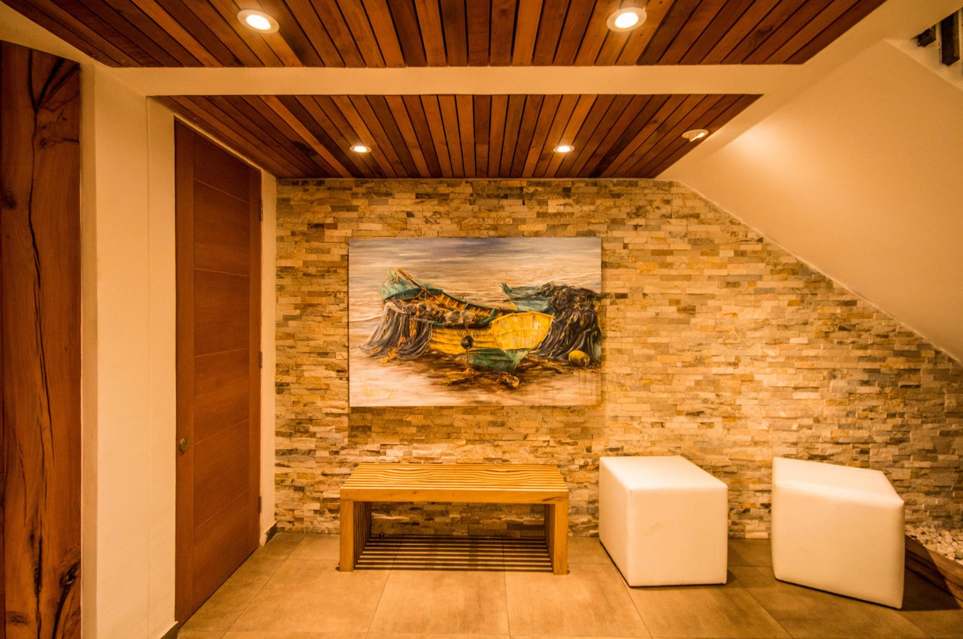 Vista Lobby Mae