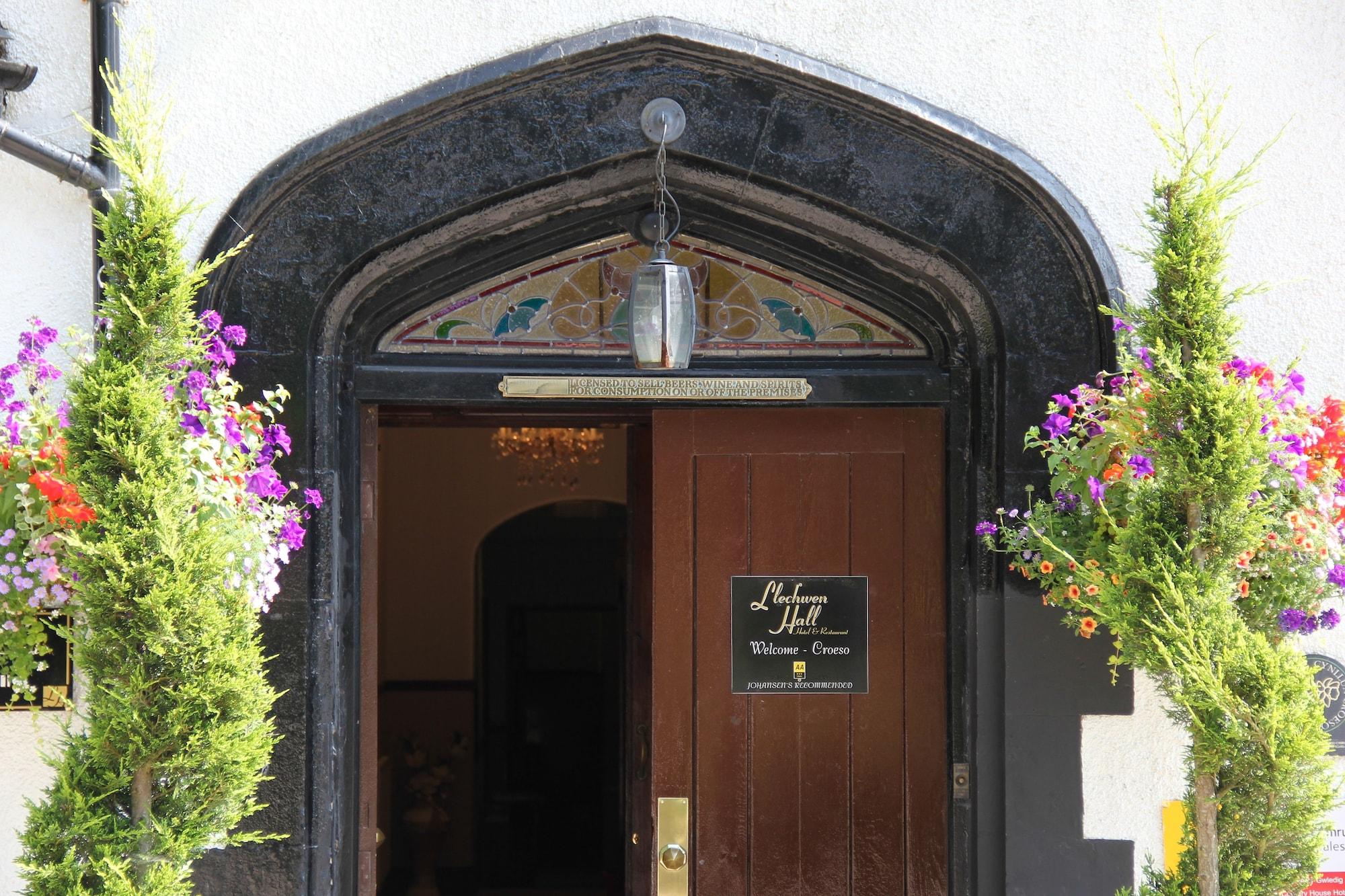 Vista Exterior Llechwen Hall Hotel