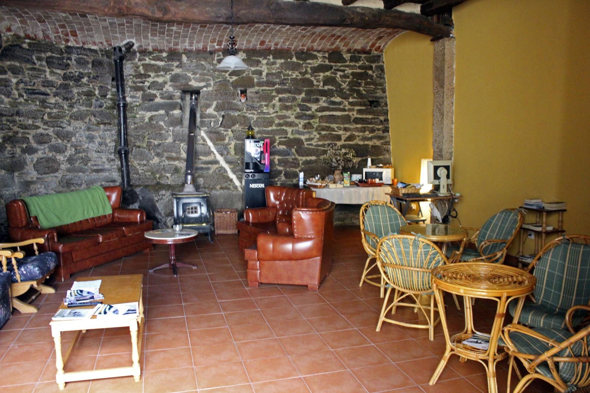 Bar/Salón Albergue San Lázaro - Hostel
