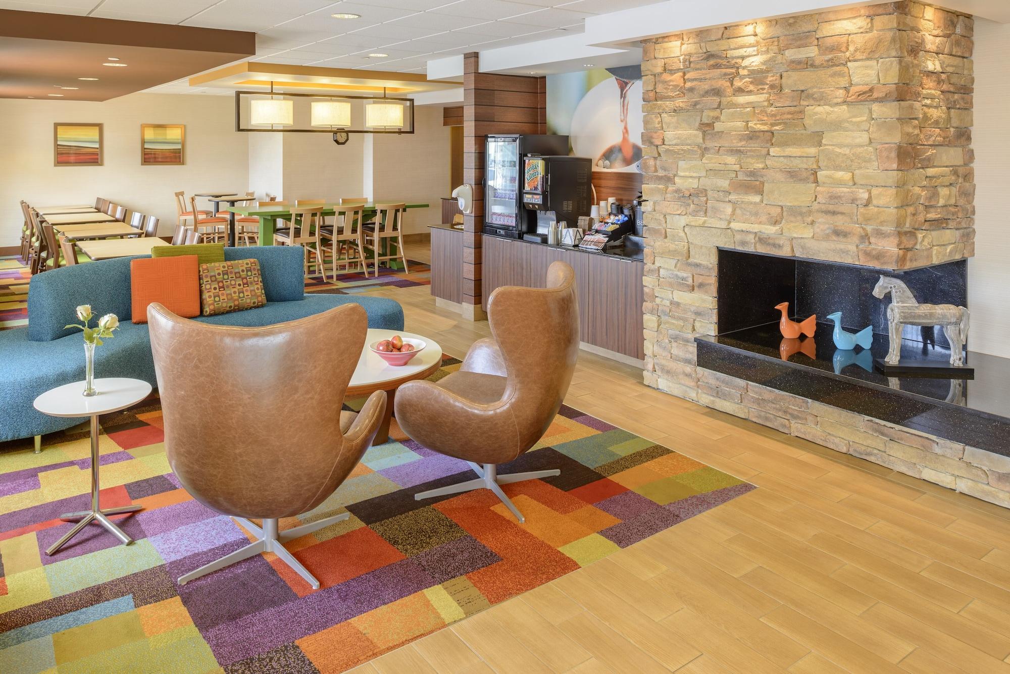 Vista Lobby Fairfield Inn by Marriott St. Louis Collinsville, IL