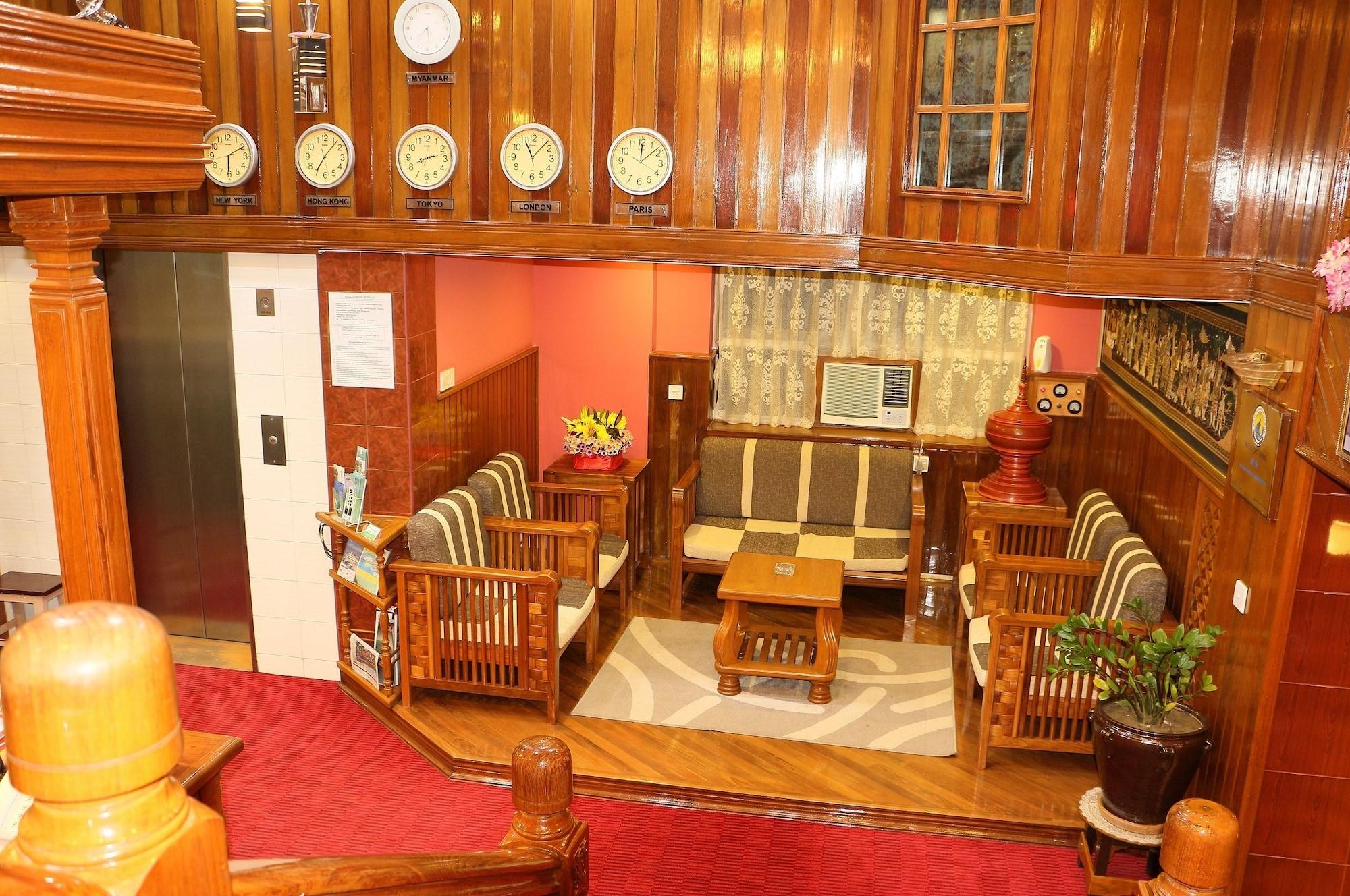 Vista Lobby Royal City Hotel