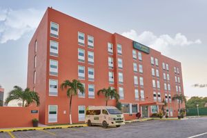 Hoteles Cerca de Plaza Las Américas para Adultos Todo Incluido
