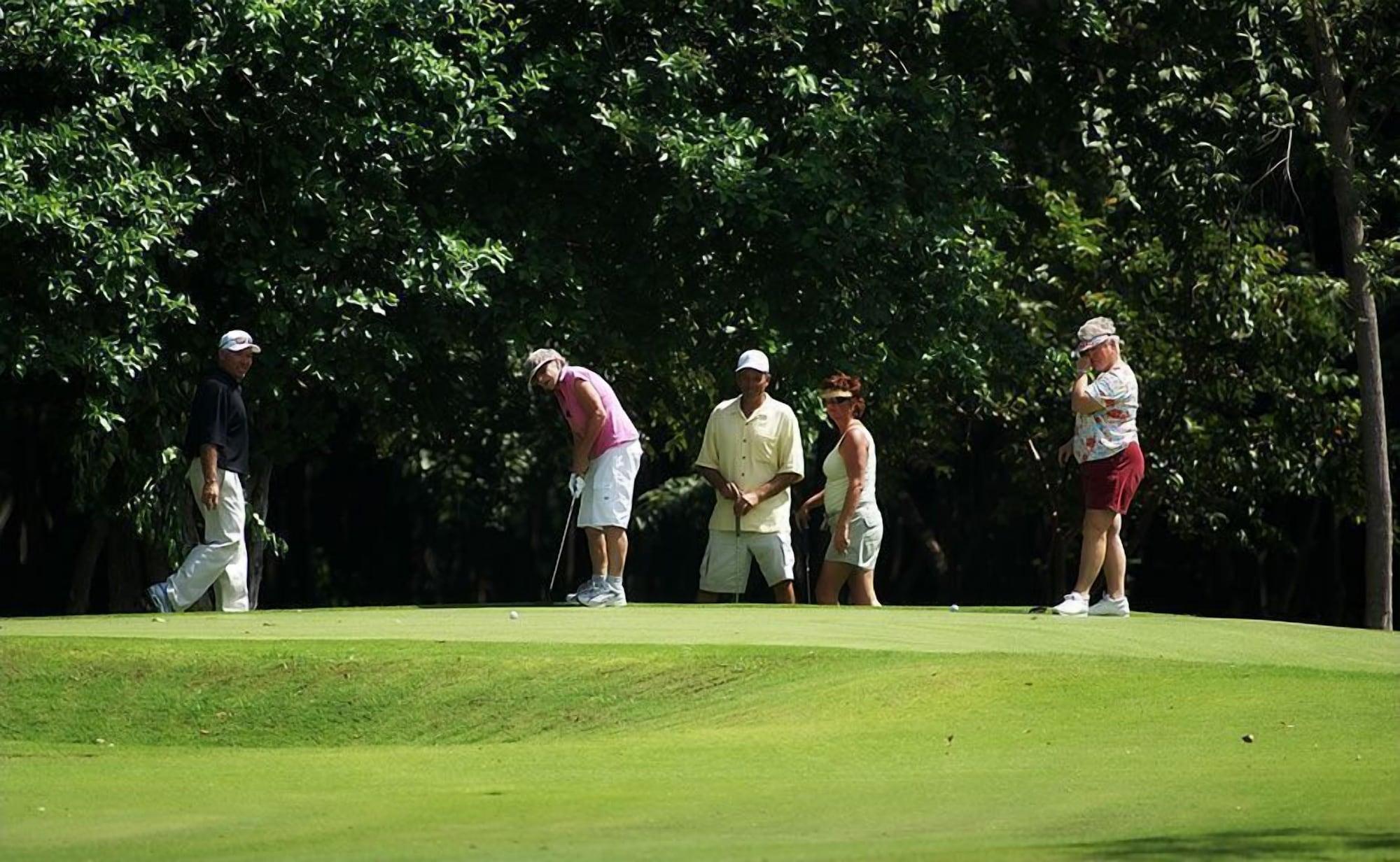 Campo de Golf Hacienda Iguana Beach and Golf Resort