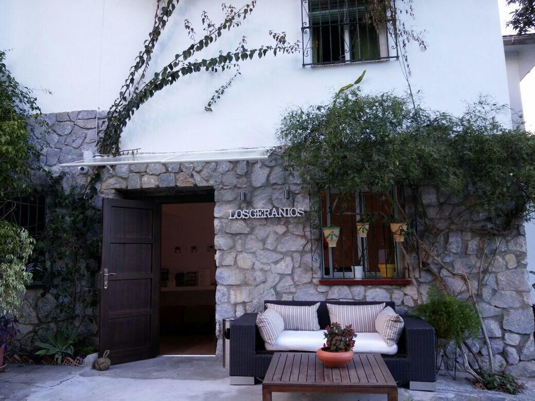 Vista Exterior Hostal Los Geranios