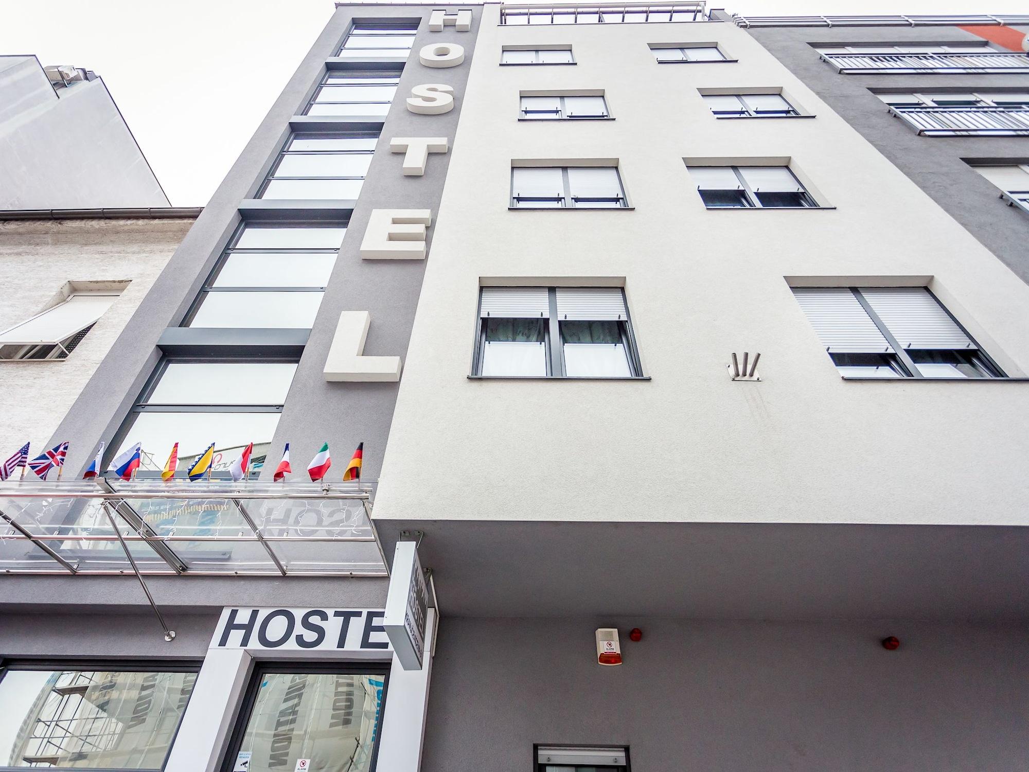 Vista Exterior Hostel Moving