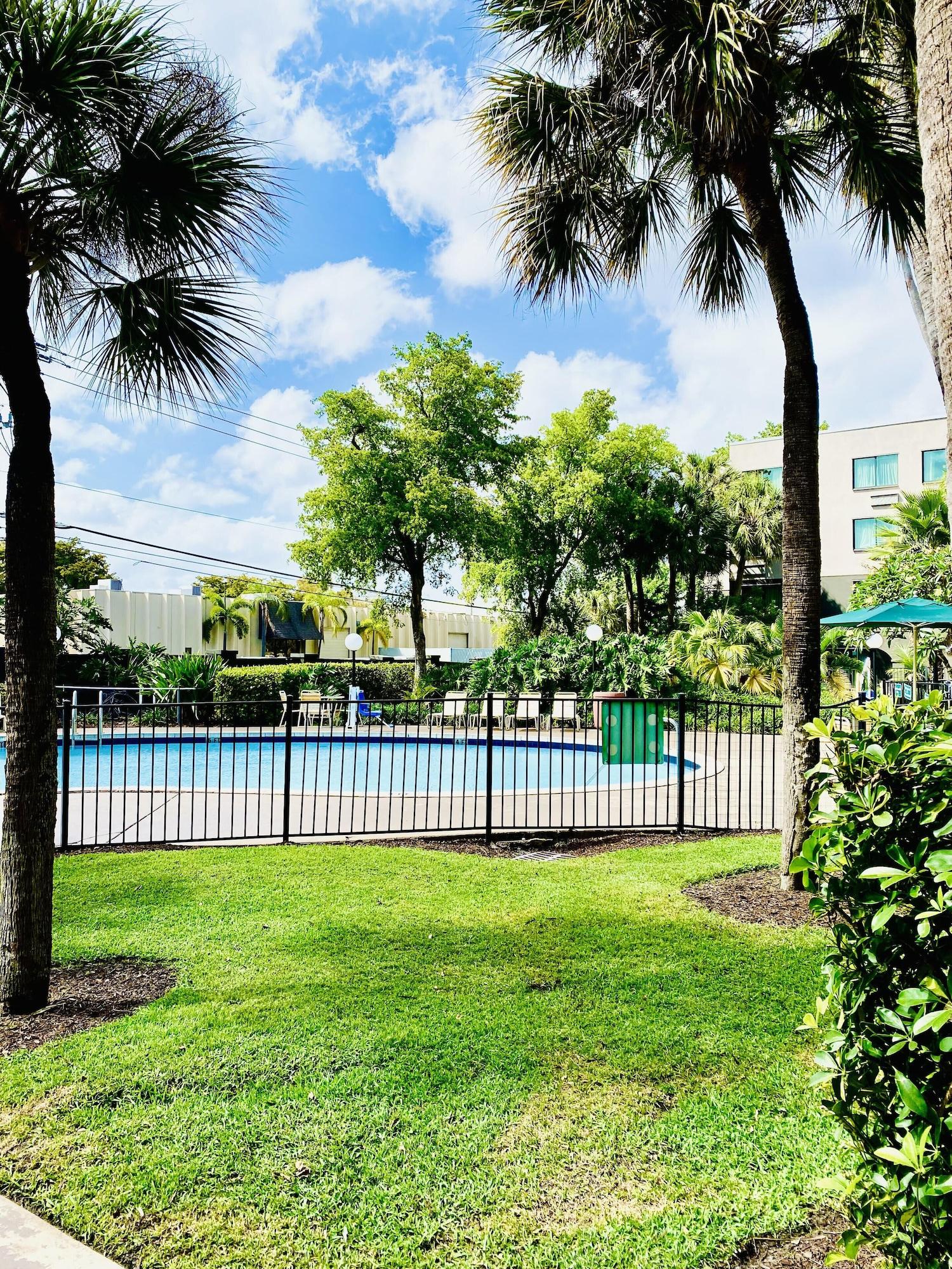 Vista Exterior La Quinta Inn & Suites by Wyndham Ft Lauderdale Cypress Cr