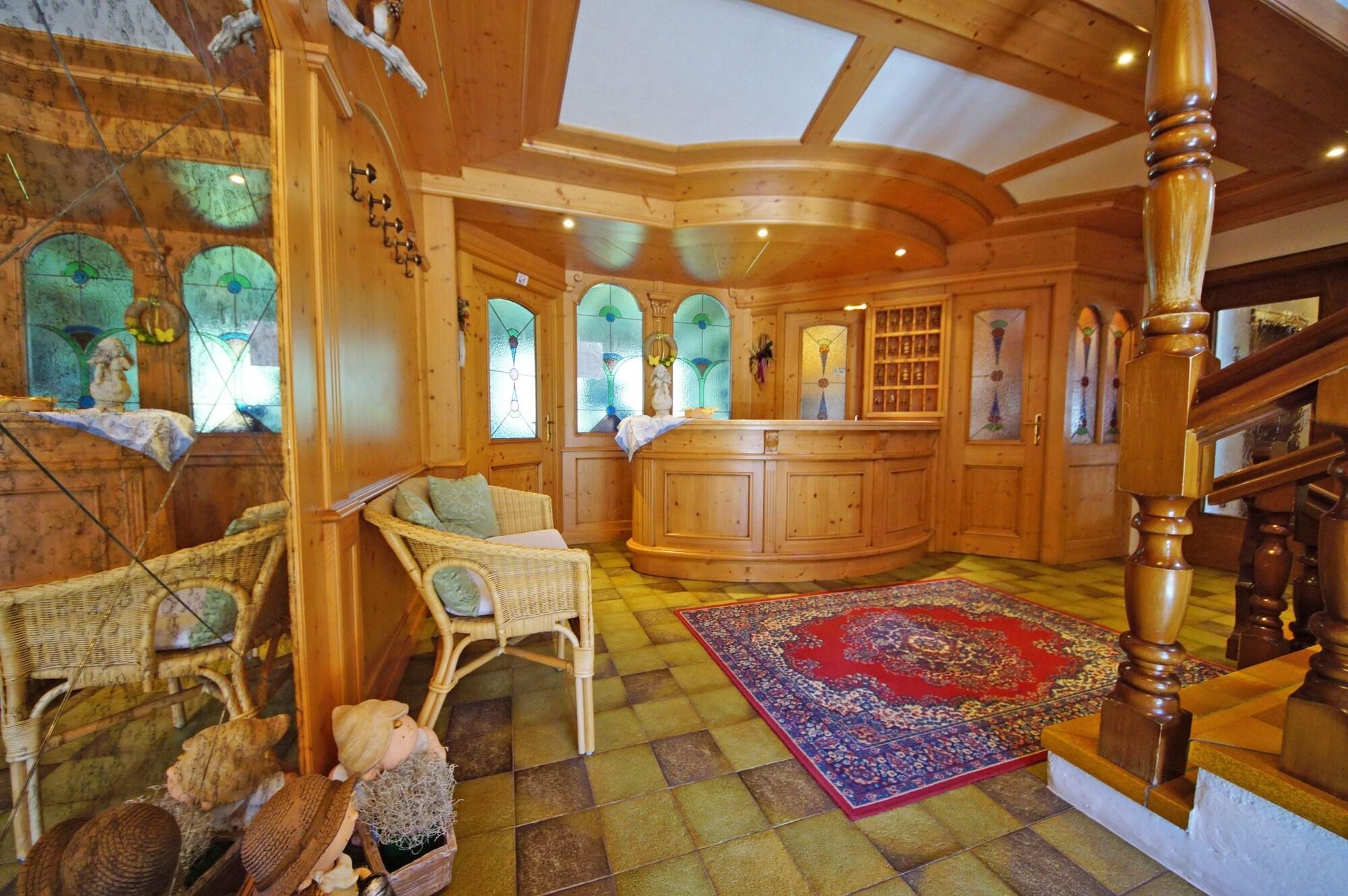 Vista Lobby Pension Arnica