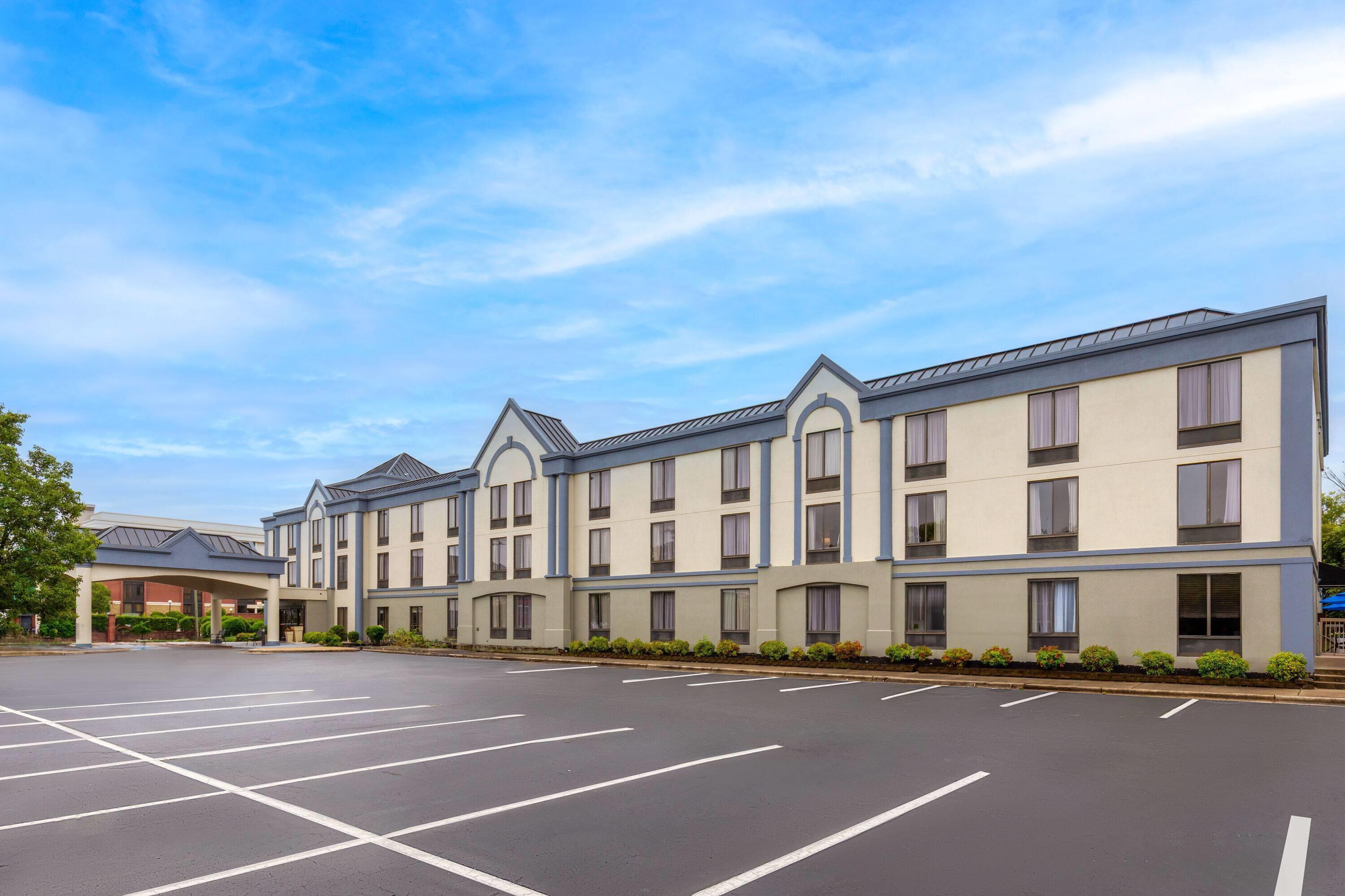 Vista Exterior Wingate by Wyndham Greensboro/Coliseum