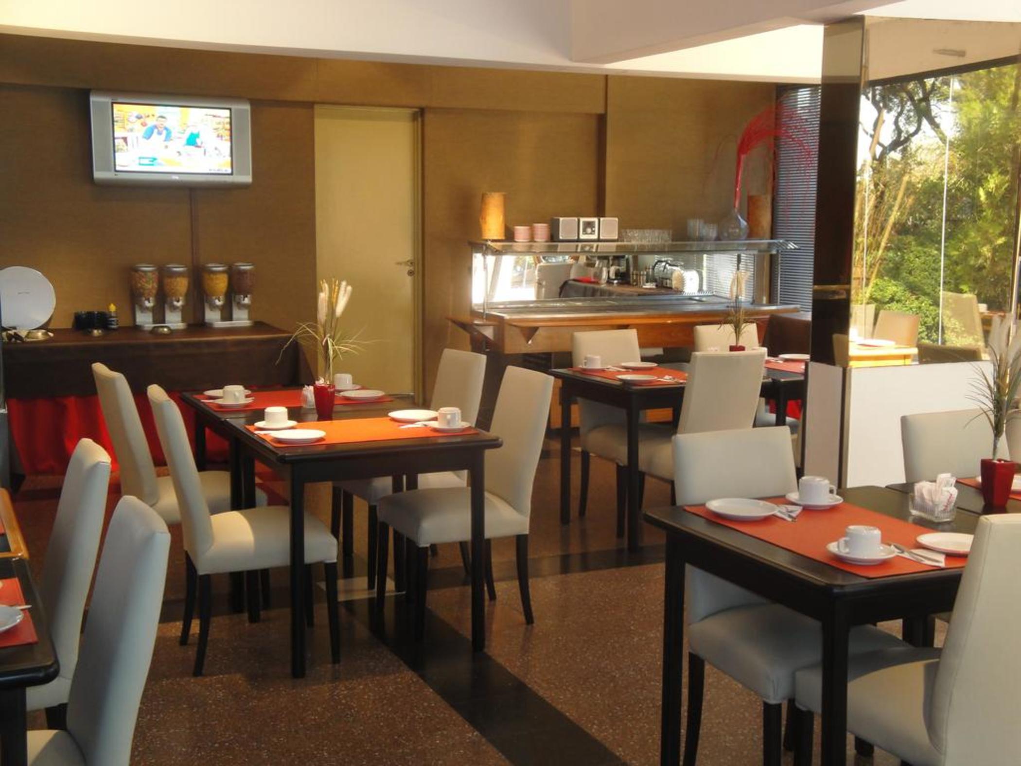 Restaurant Golf Tower Suites & Apartments