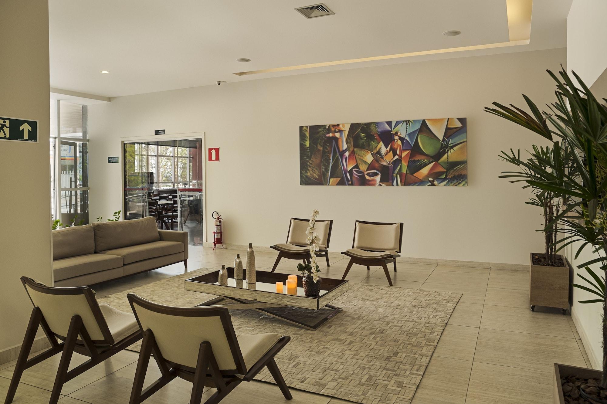 Vista Lobby TRYP by Wyndham Varginha Cafe Royal