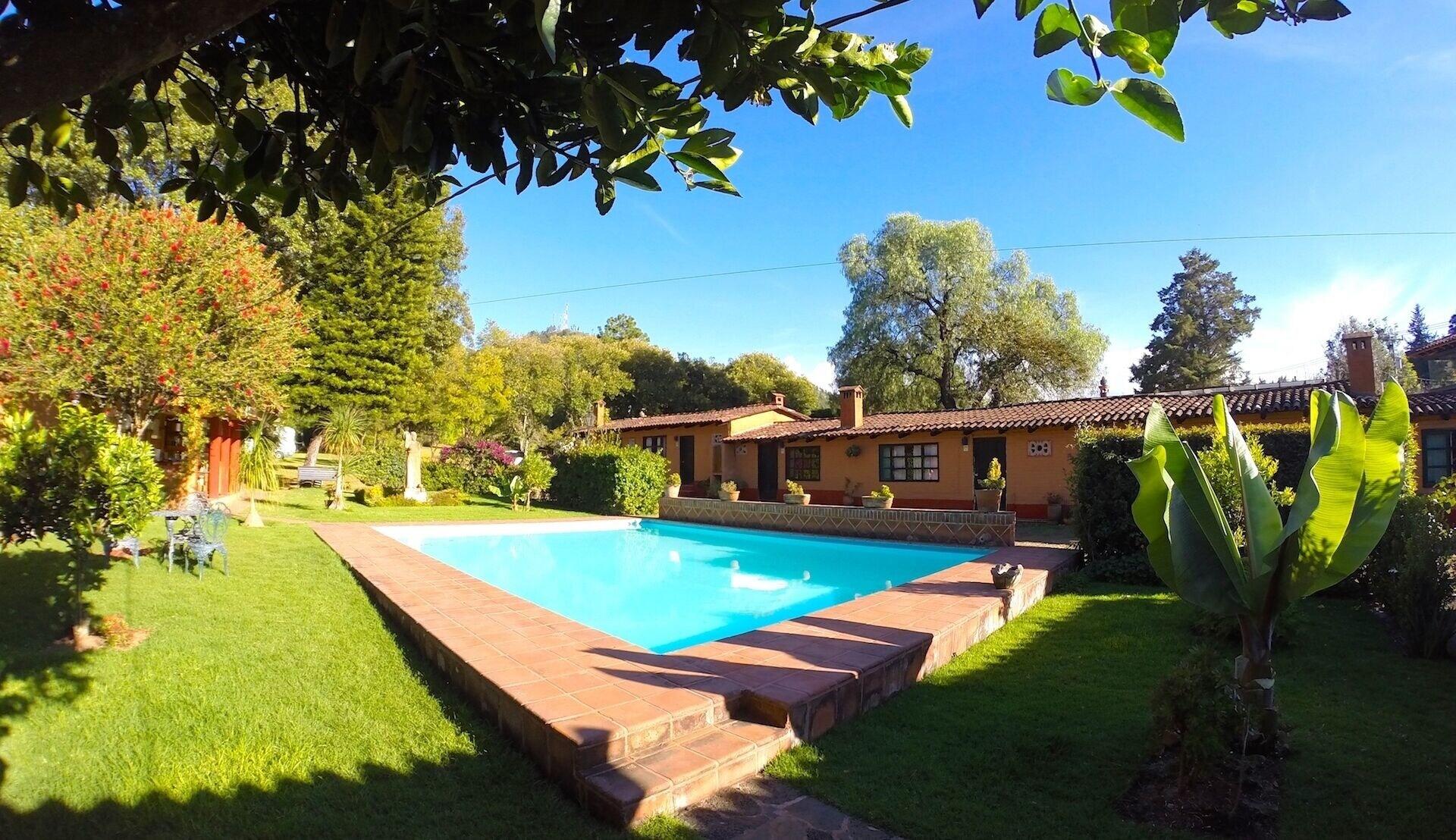 Varios Villa Patzcuaro Garden Hotel & RV Park
