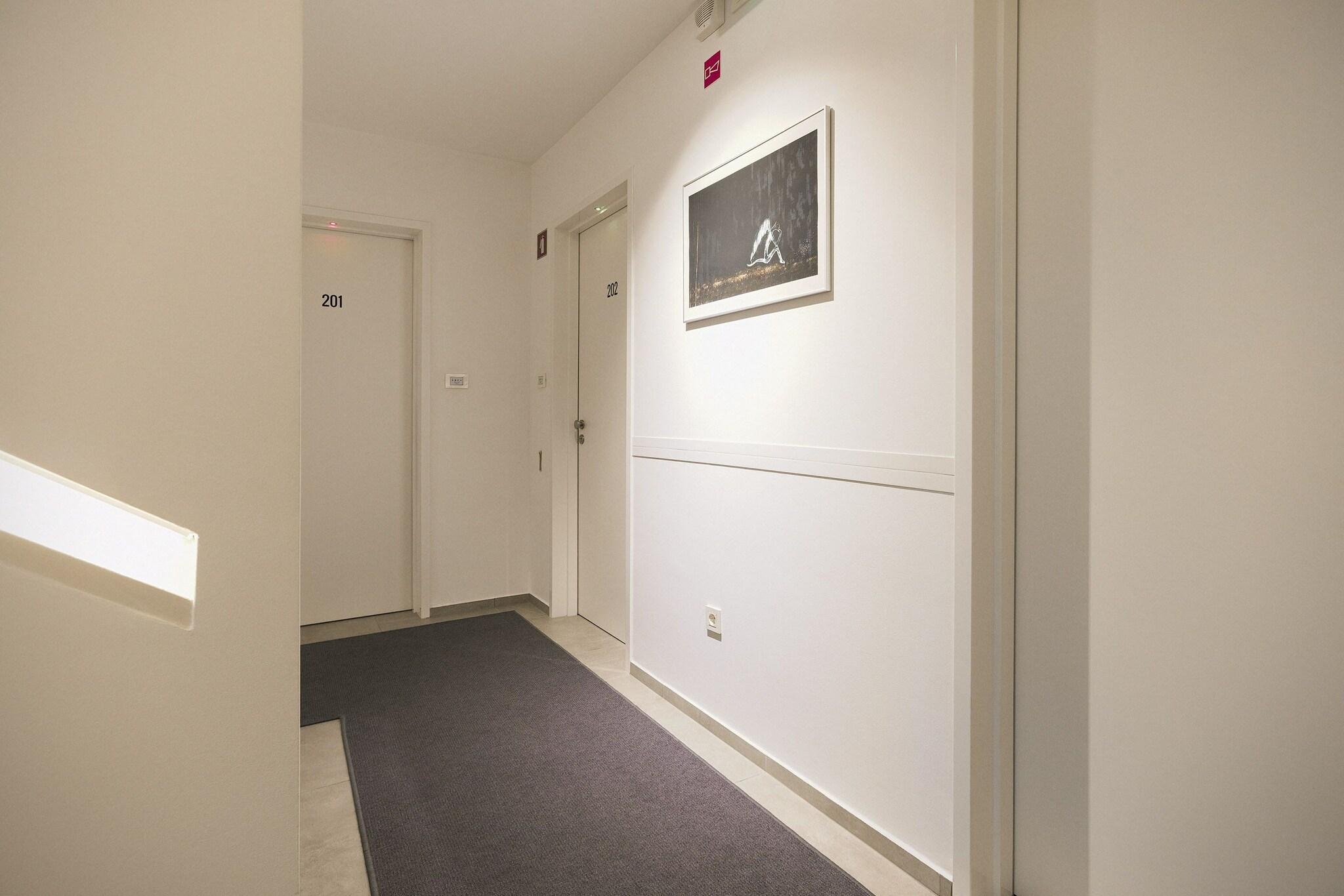 Vista Lobby Hotel Art