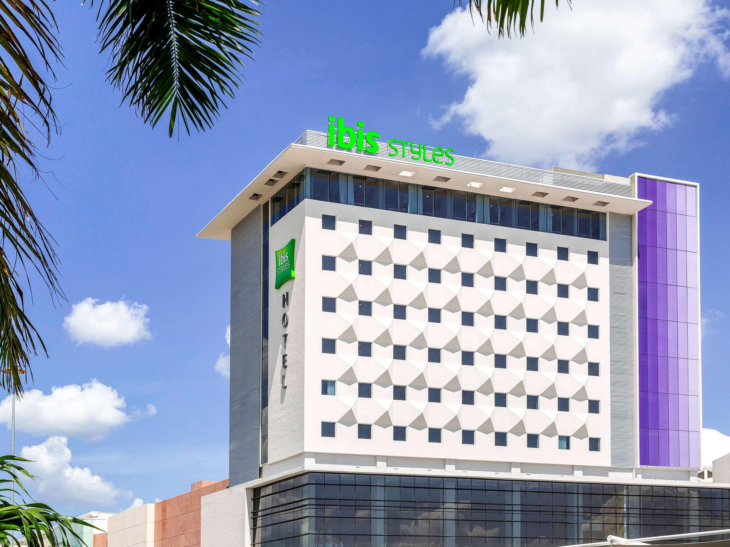 Vista da fachada ibis Styles Merida Galerias