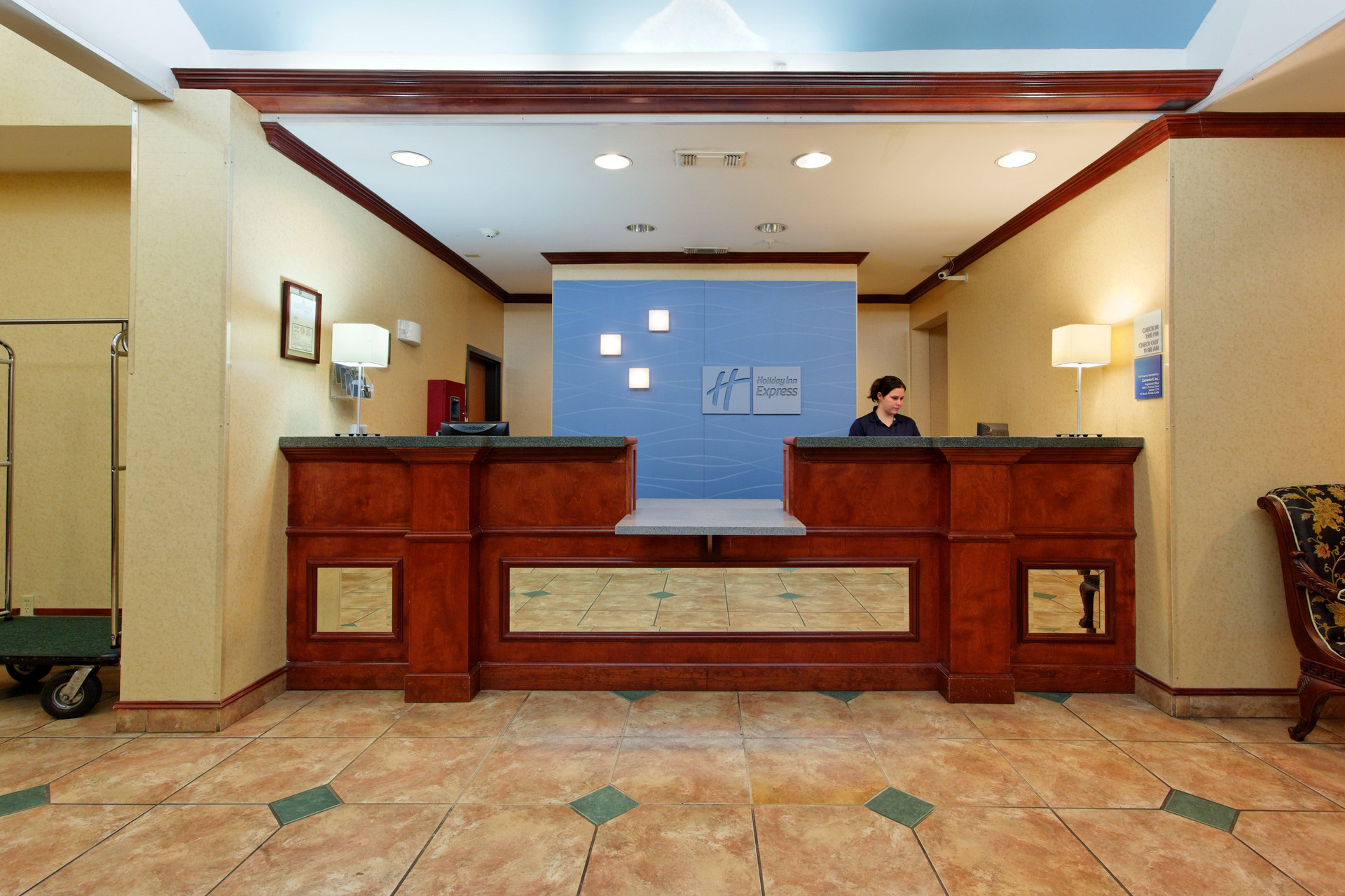 Vista Lobby Holiday Inn Express Crockett by IHG