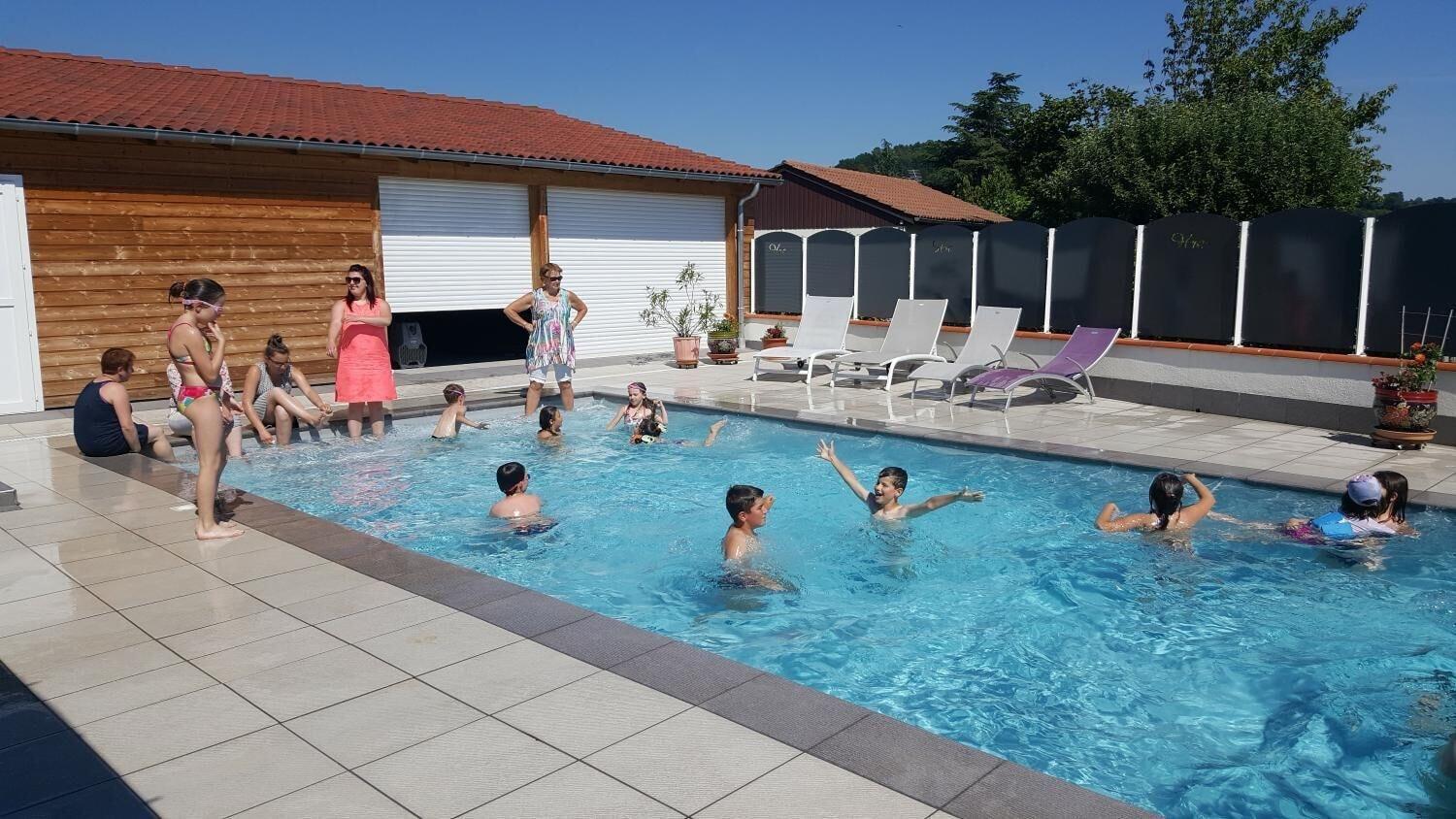 Vista Piscina Logis Hôtel Cruzel