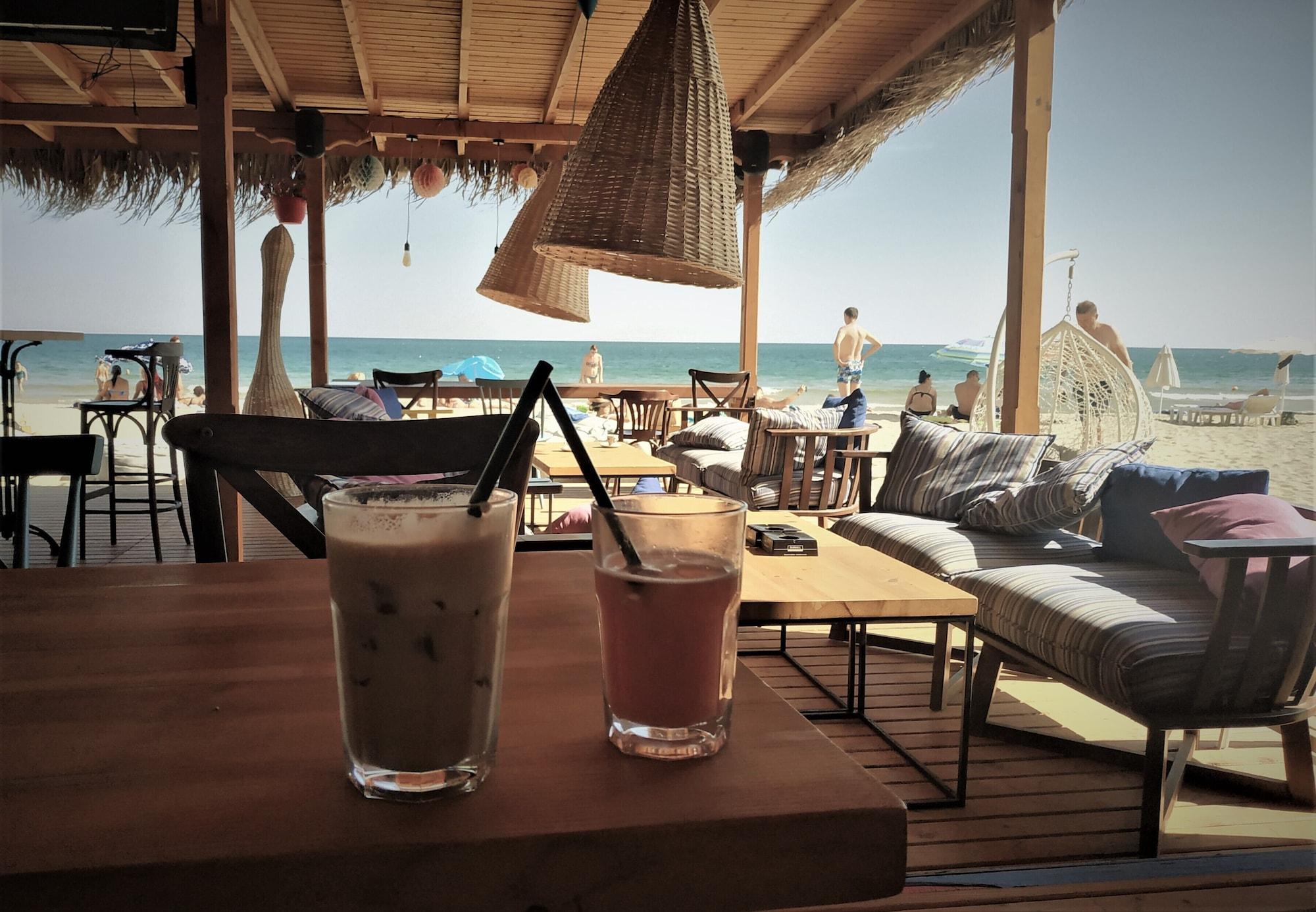 Bar/Salón New Line Village Apartments