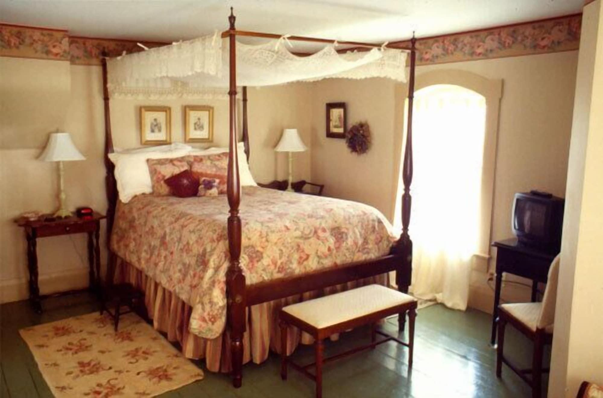 Varios Strawberry Farm Bed & Breakfast